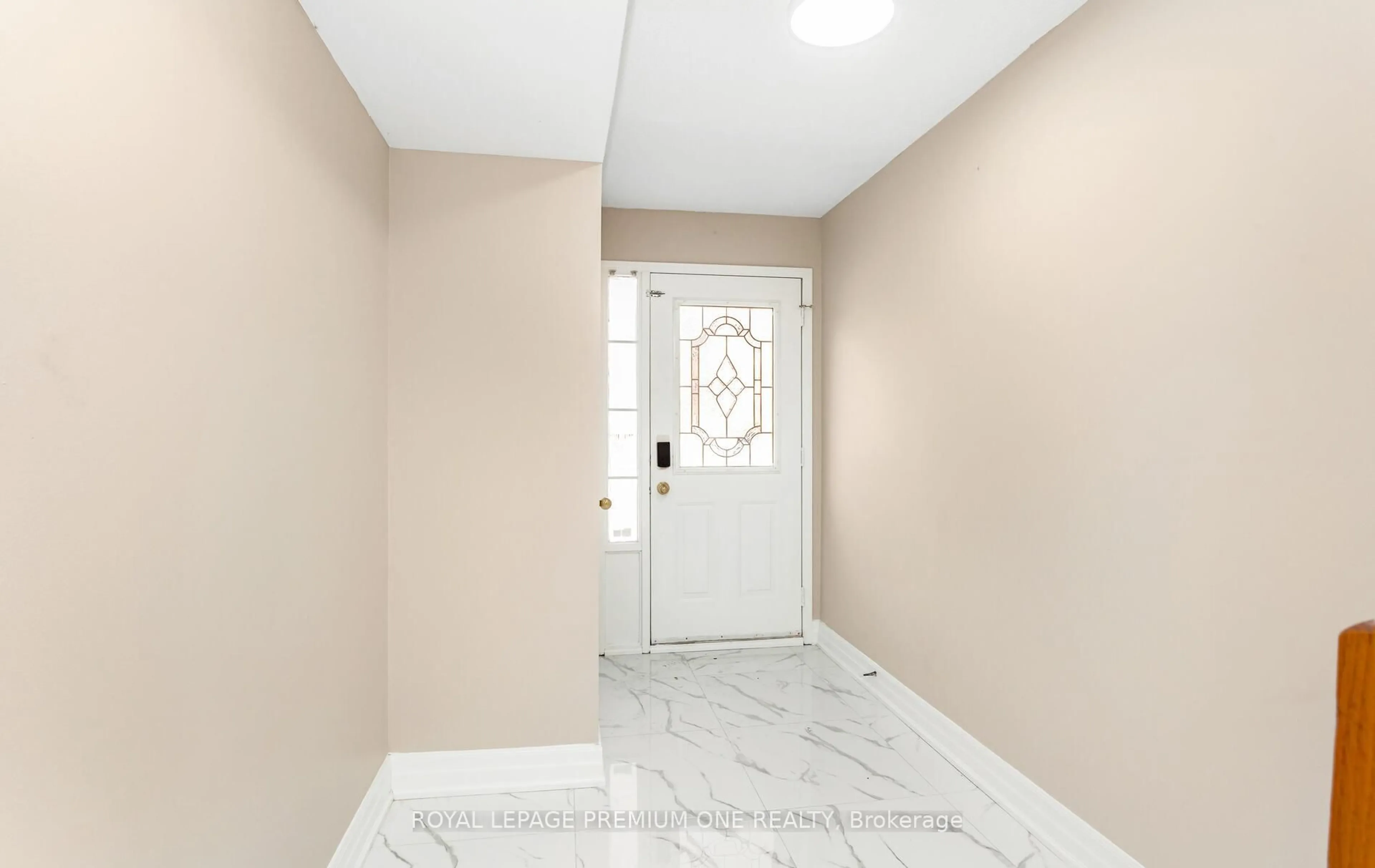 Indoor entryway for 6860 MeadowvaleTownCentre Circ #23, Mississauga Ontario L5N 7T4