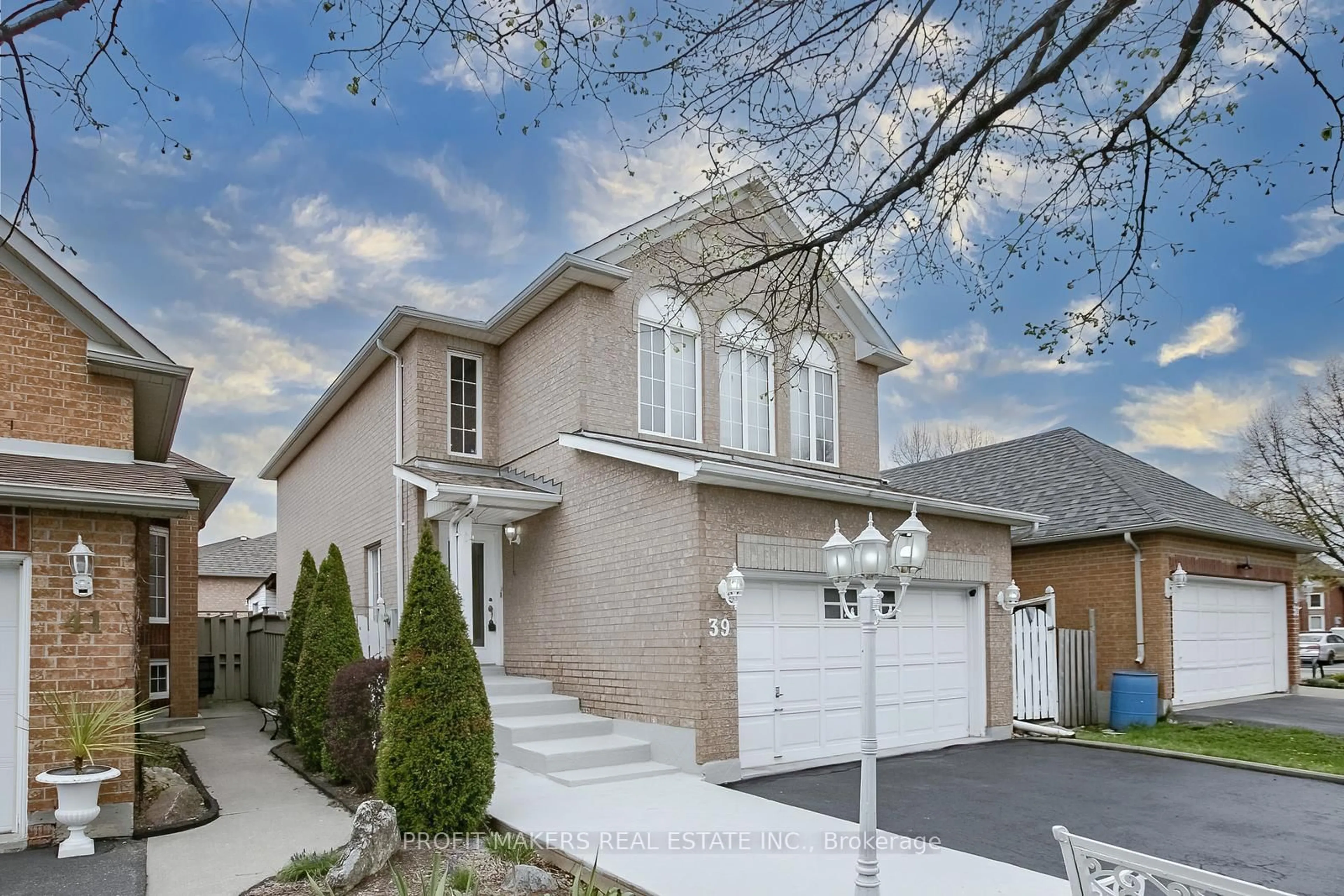 Home with brick exterior material, street for 39 Saddletree Tr, Brampton Ontario L6X 4M7