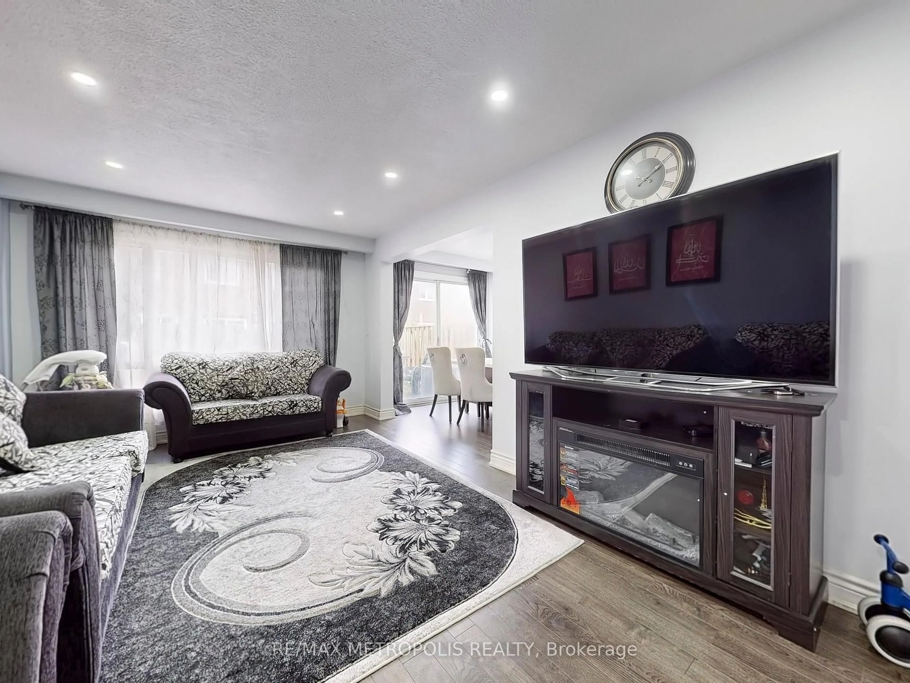 Living room with furniture, unknown for 7033 Netherbrae Rd #8, Mississauga Ontario L4T 2W2