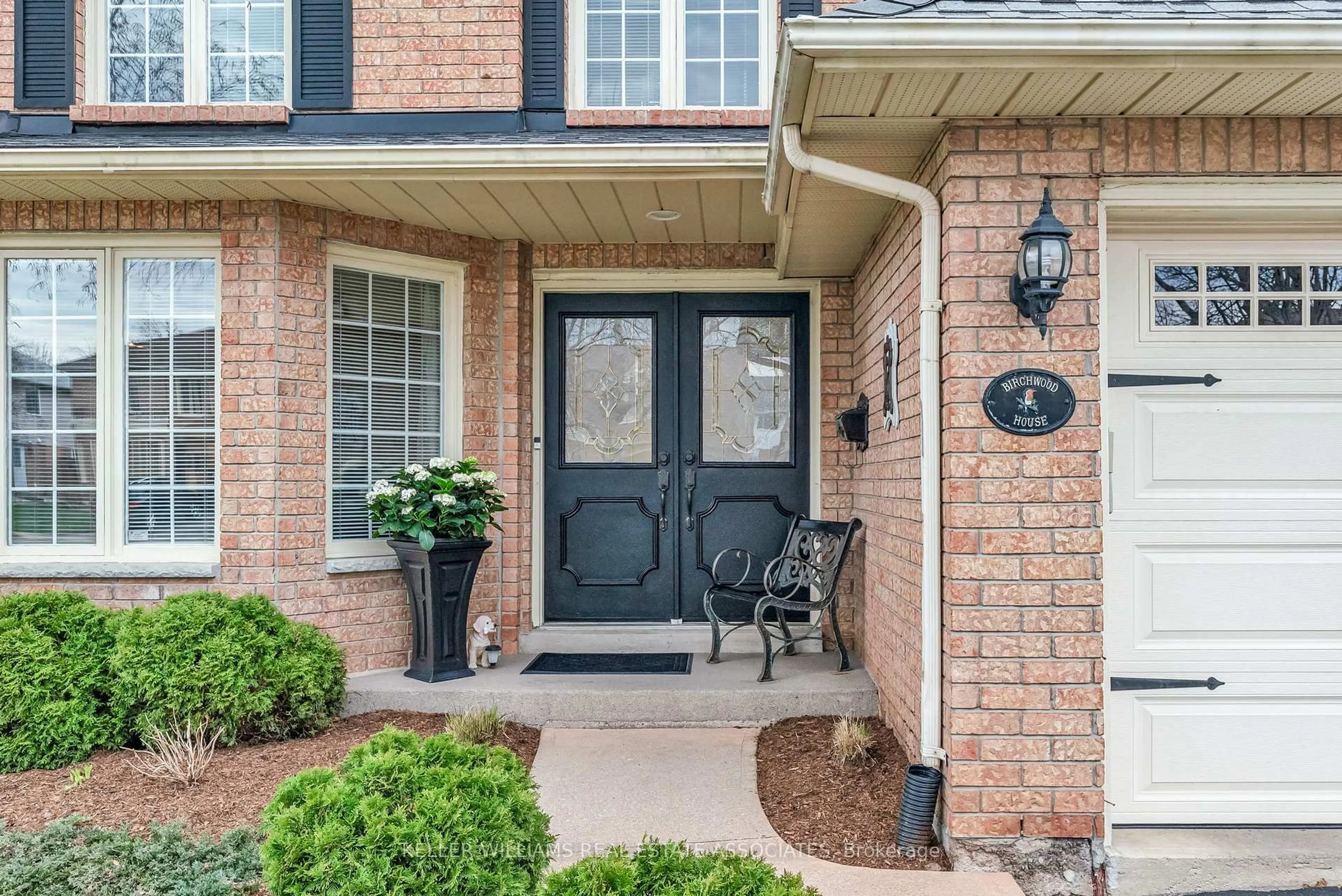 Home with brick exterior material, street for 2224 Vista Dr, Burlington Ontario L7M 3N5