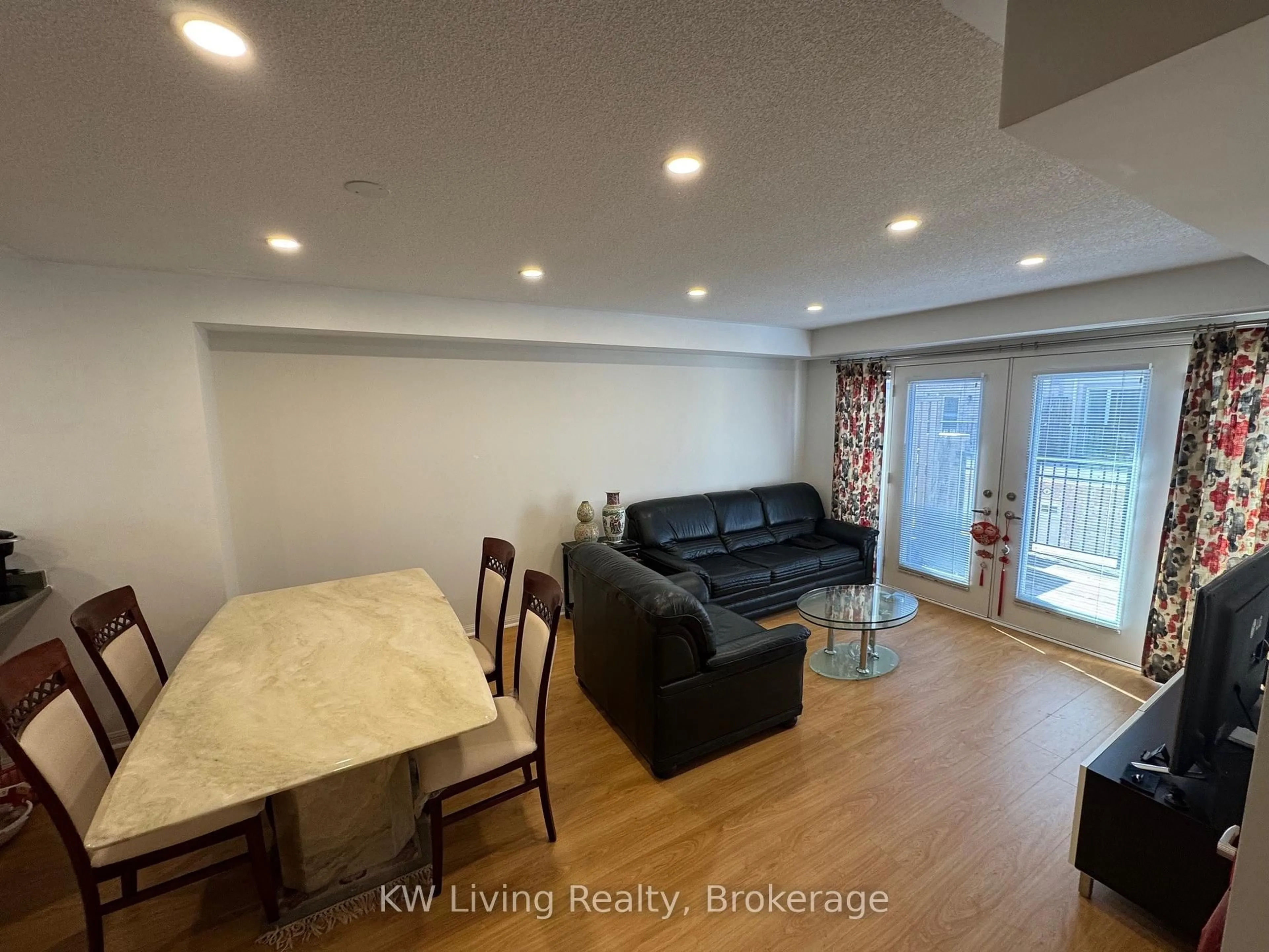 Living room with furniture, wood/laminate floor for 3120 Boxford Cres #6, Mississauga Ontario L5M 0X1