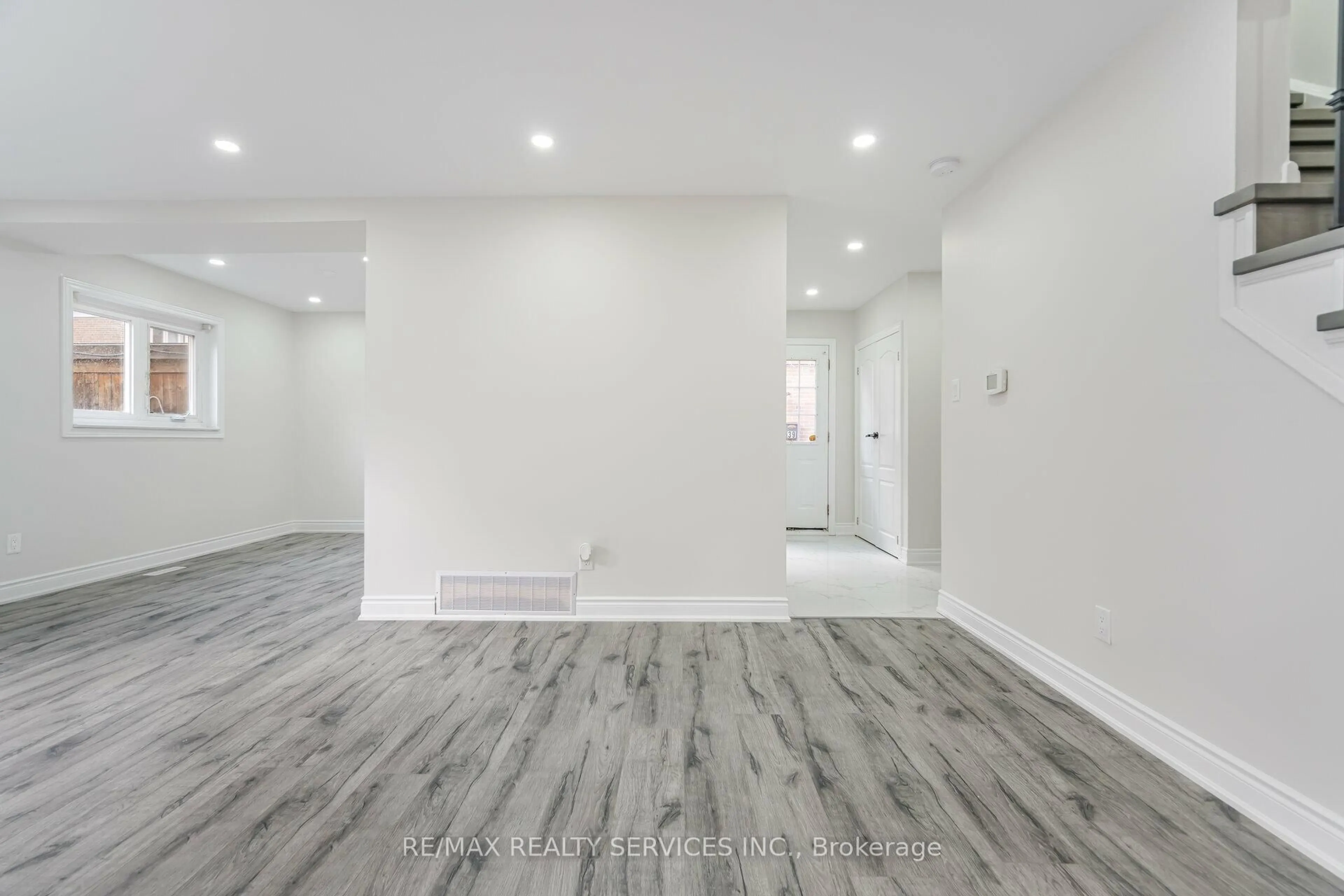 Unknown for 41 Town House Cres, Brampton Ontario L6W 3G3