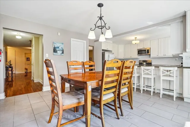 Additional property image - 711 Esprit Cres