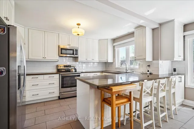 Additional property image - 711 Esprit Cres