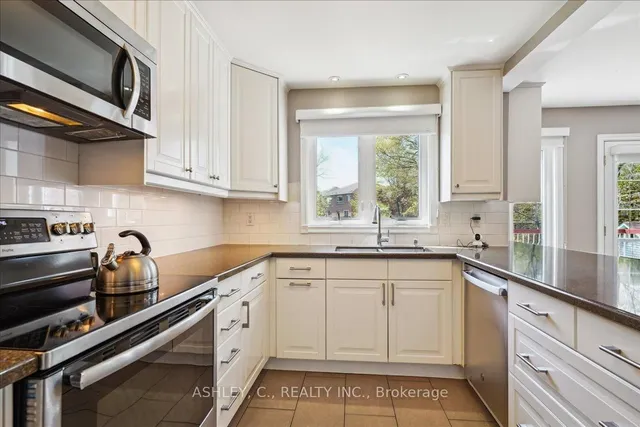 Additional property image - 711 Esprit Cres