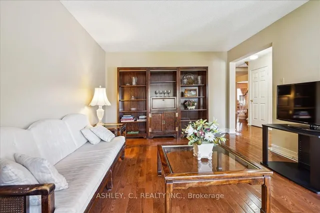 Additional property image - 711 Esprit Cres
