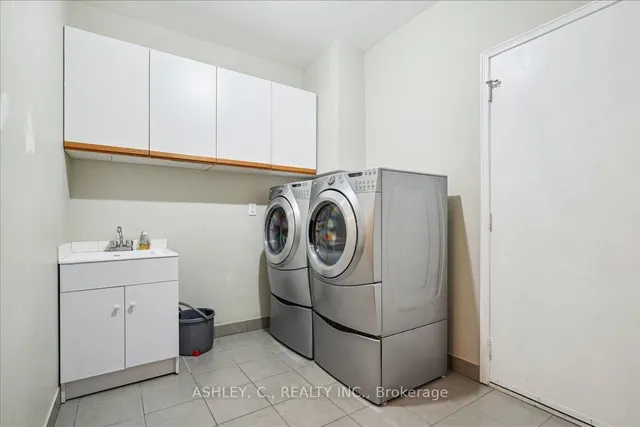 Additional property image - 711 Esprit Cres