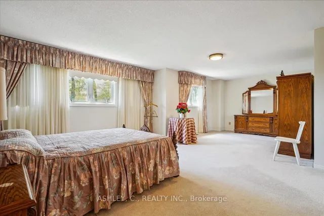 Additional property image - 711 Esprit Cres