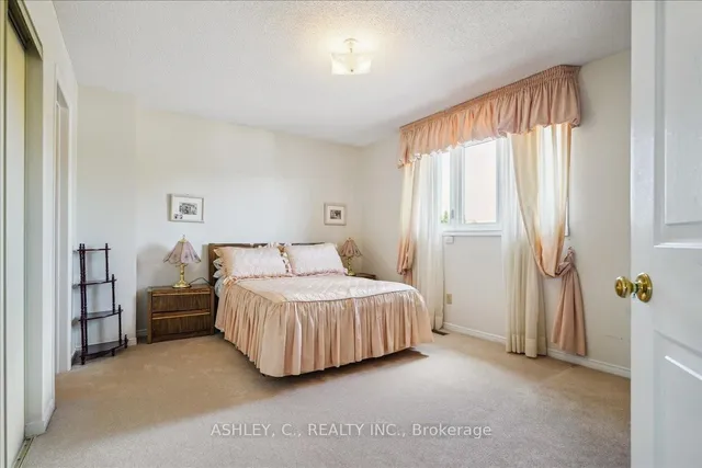 Additional property image - 711 Esprit Cres