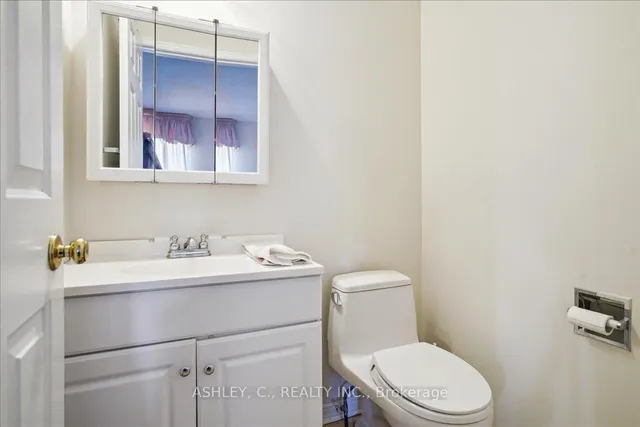 Additional property image - 711 Esprit Cres