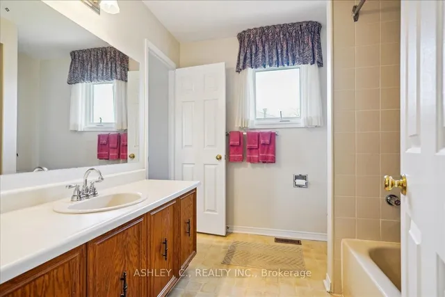 Additional property image - 711 Esprit Cres