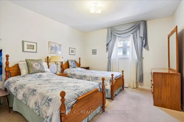 Additional property image - 711 Esprit Cres