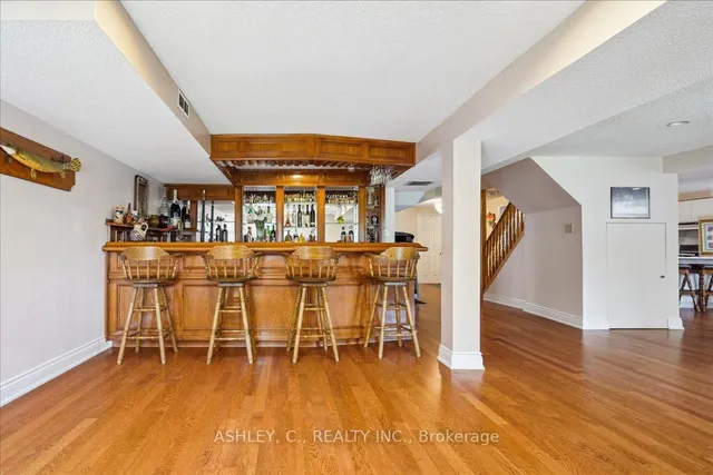 Additional property image - 711 Esprit Cres