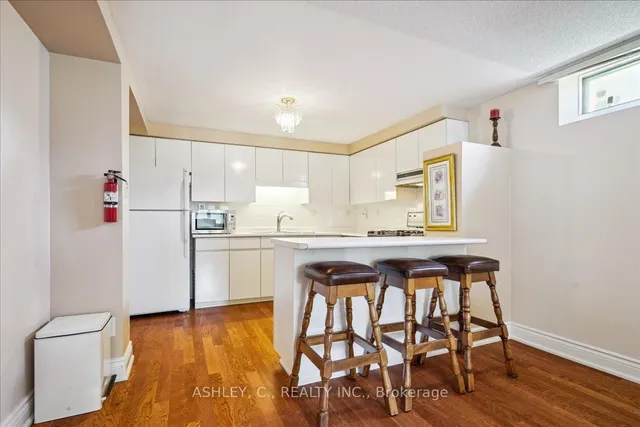 Additional property image - 711 Esprit Cres