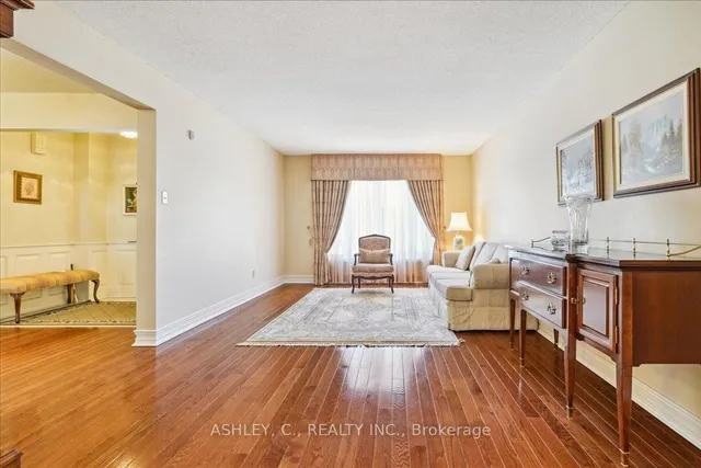Additional property image - 711 Esprit Cres