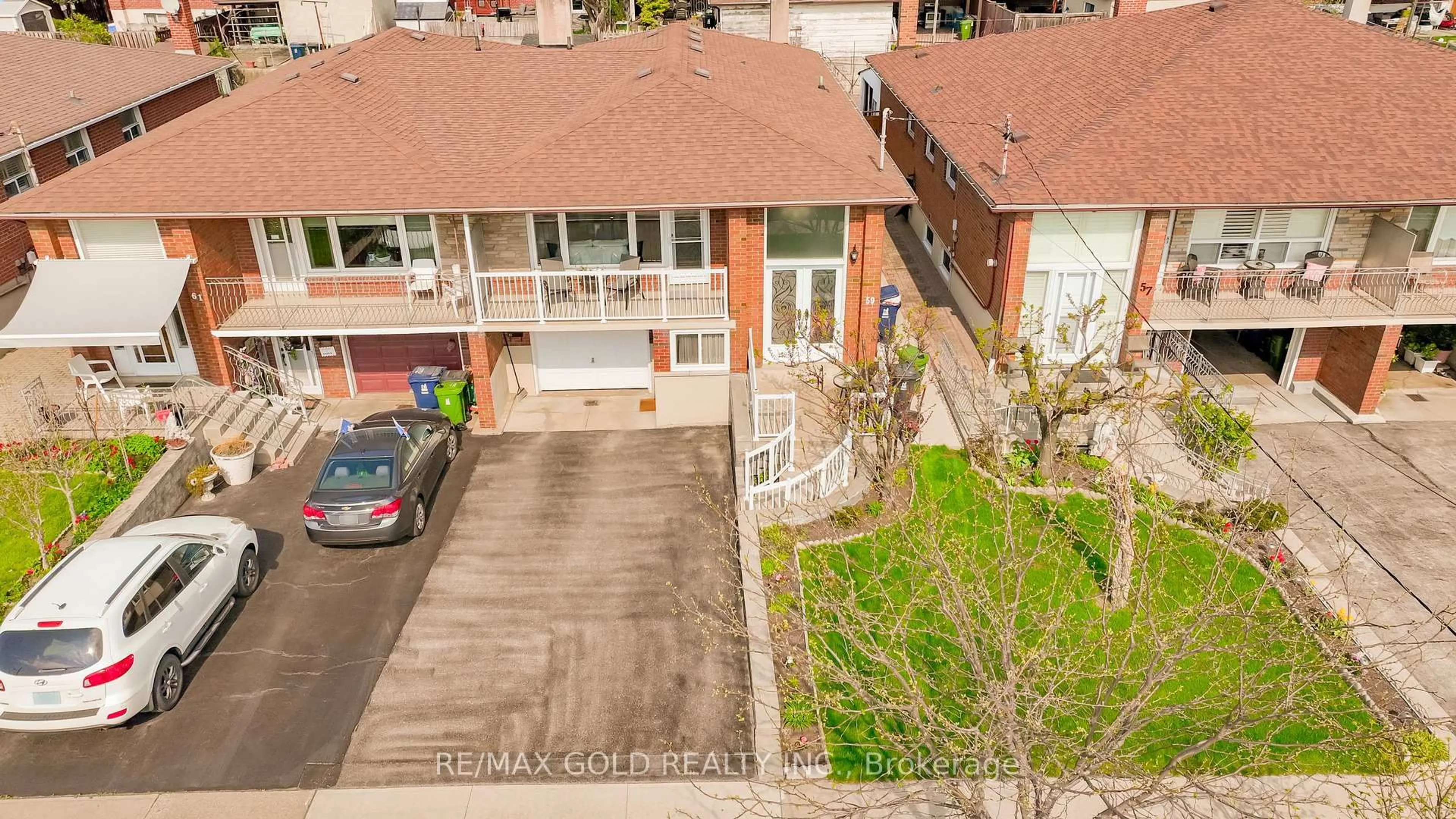 A pic from outside/outdoor area/front of a property/back of a property/a pic from drone, street for 59 Seacliff Blvd, Toronto Ontario M9L 2G7