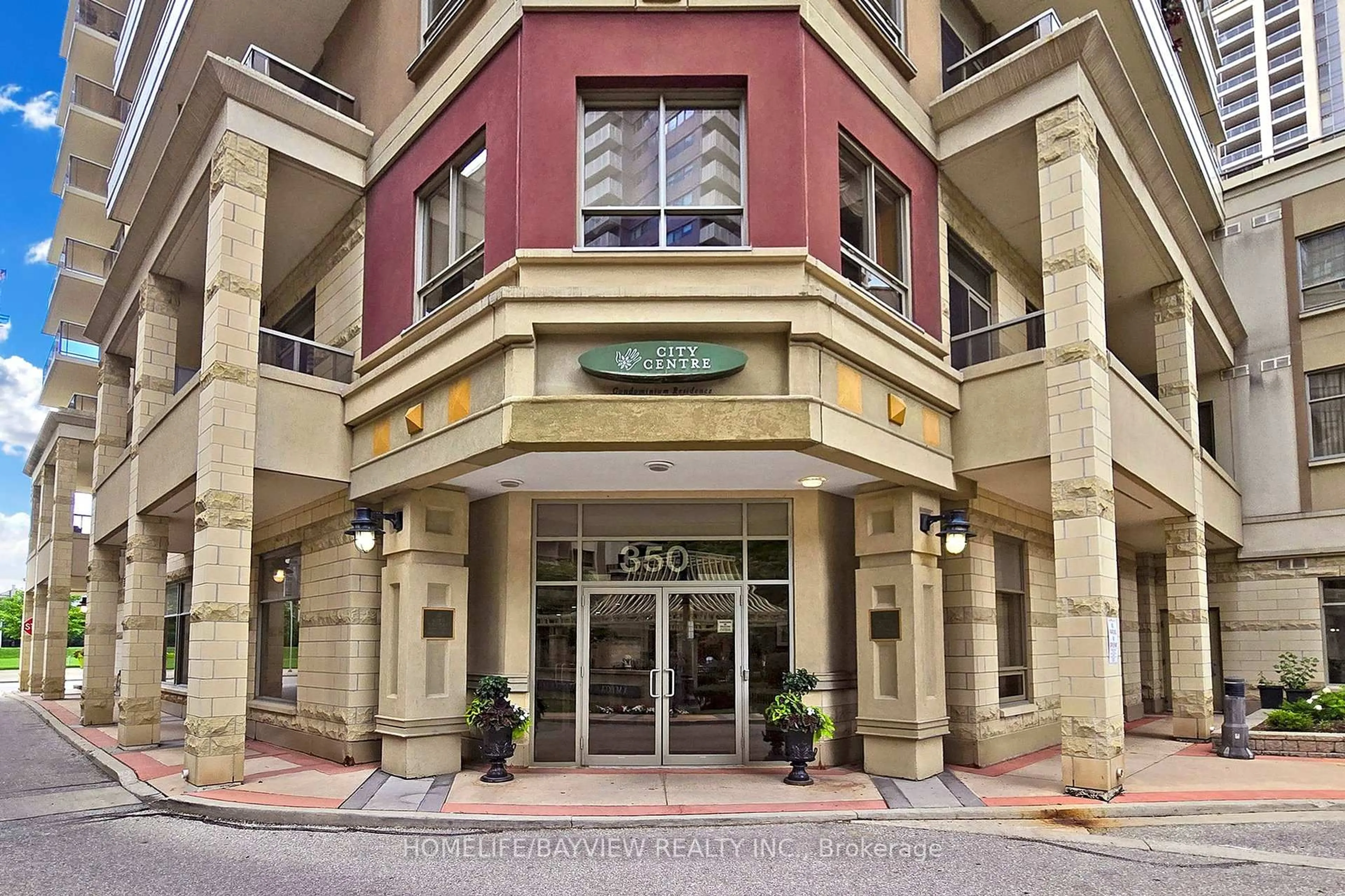 Indoor foyer for 350 Princess Royal Dr #1002, Mississauga Ontario L5B 4N1