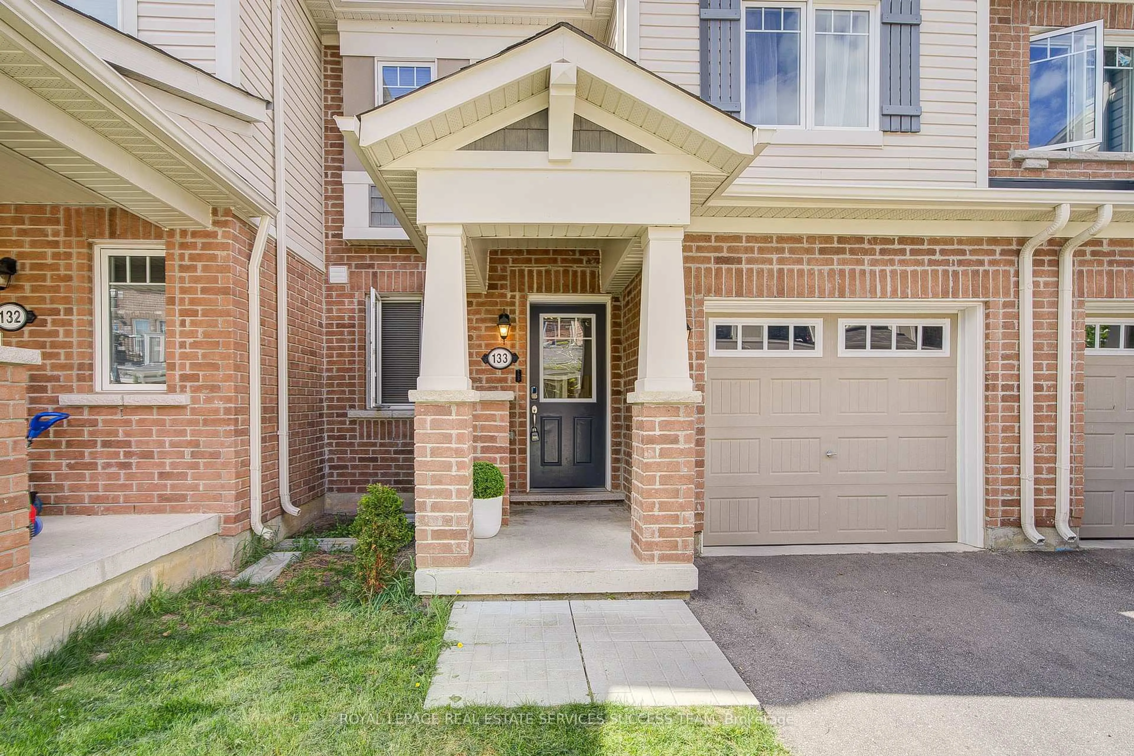 Home with brick exterior material, street for 1000 Asleton Blvd #133, Milton Ontario L9T 7K3