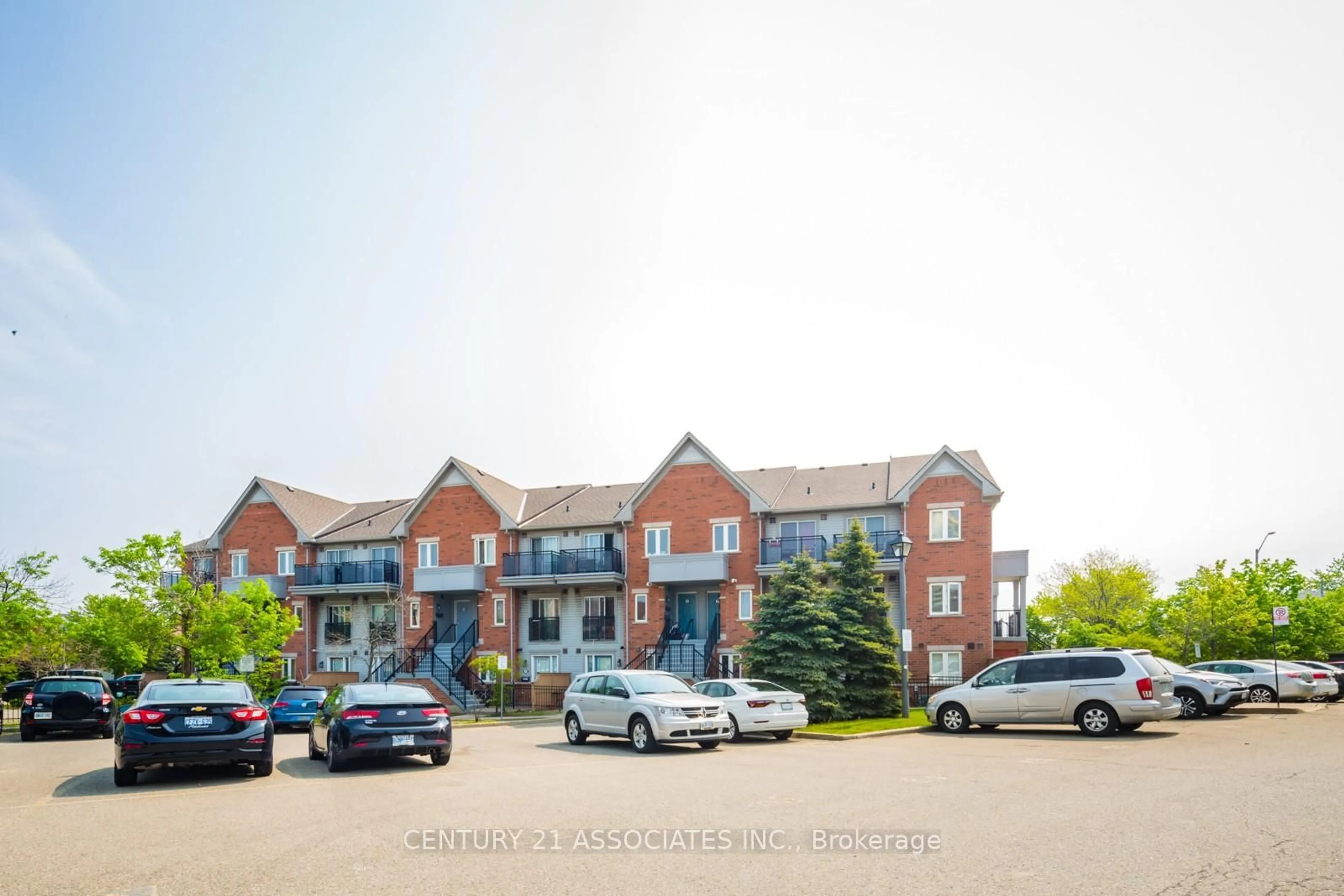 A pic from outside/outdoor area/front of a property/back of a property/a pic from drone, unknown for 4620 Guildwood Way #75, Mississauga Ontario L5R 4H4