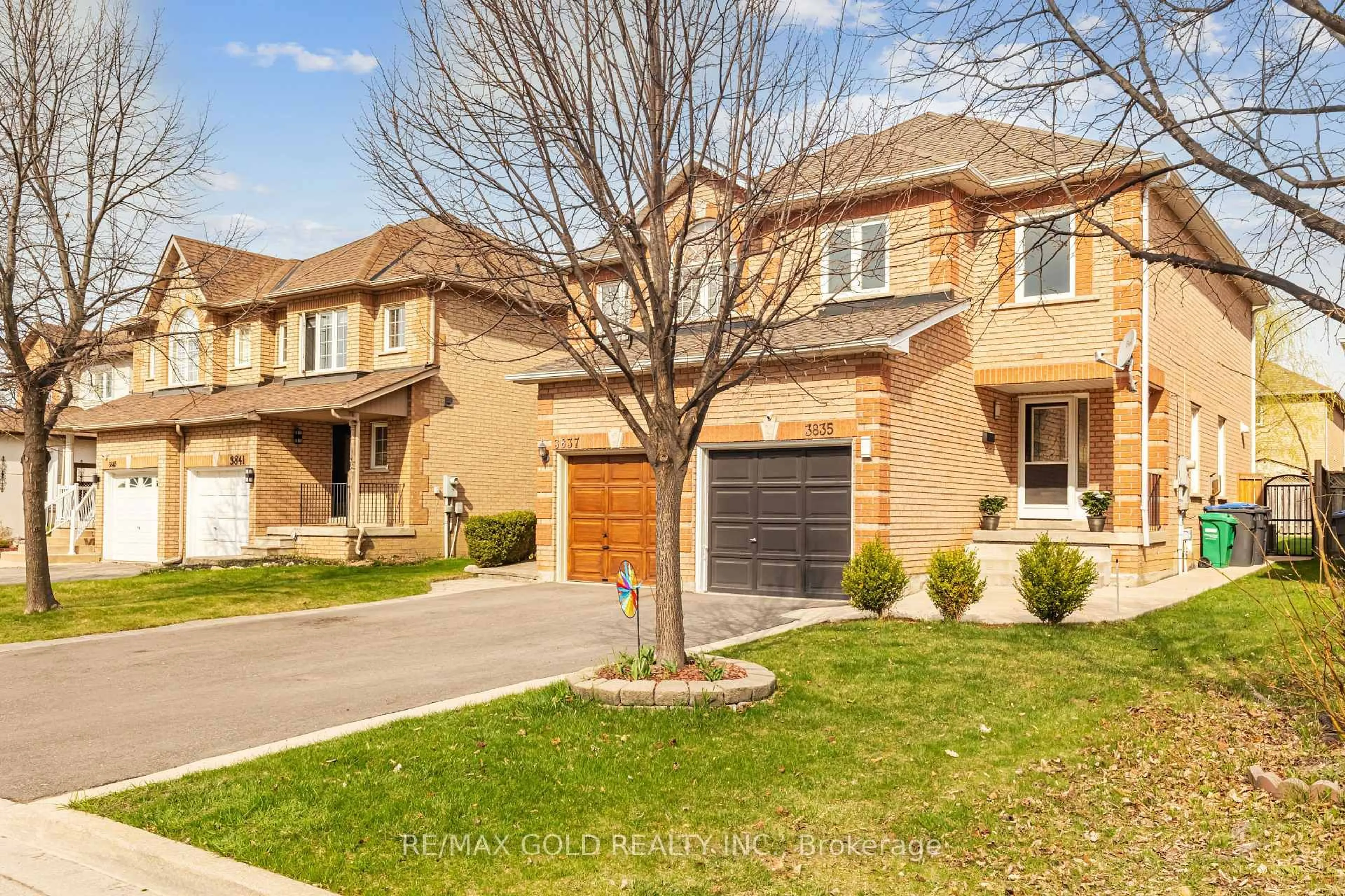 Home with brick exterior material, street for 3835 Forest Bluff Cres, Mississauga Ontario L5N 7V1