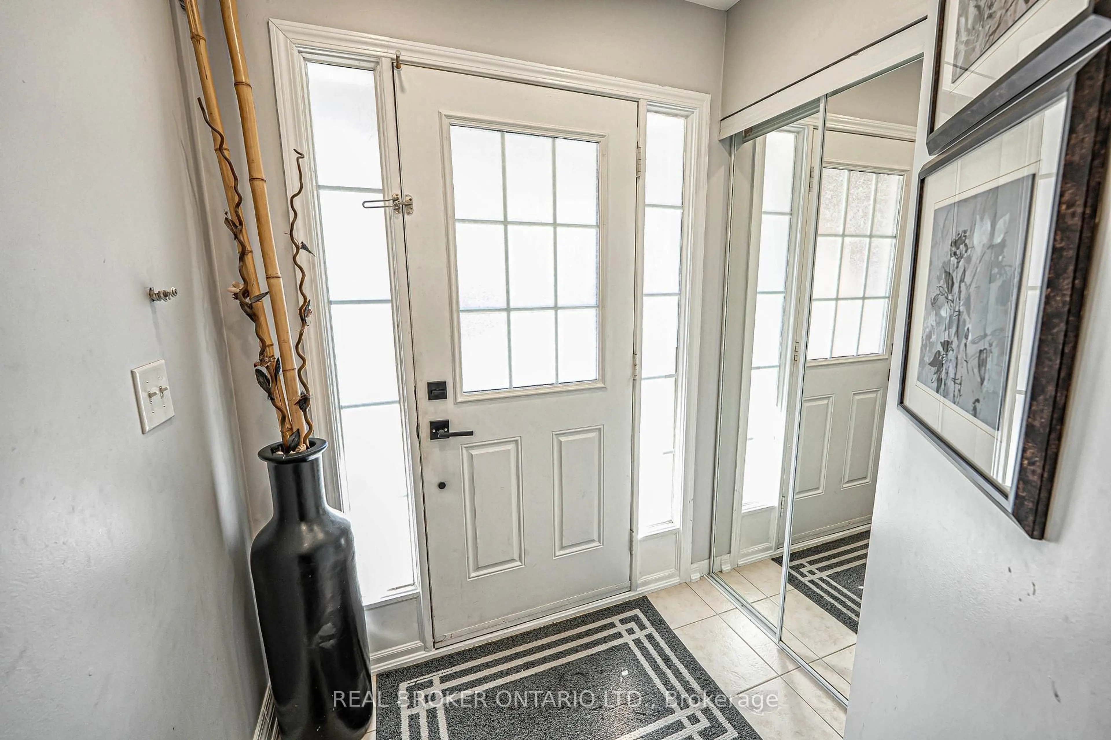 Indoor entryway for 620 Ferguson Dr #48, Milton Ontario L9T 0M8