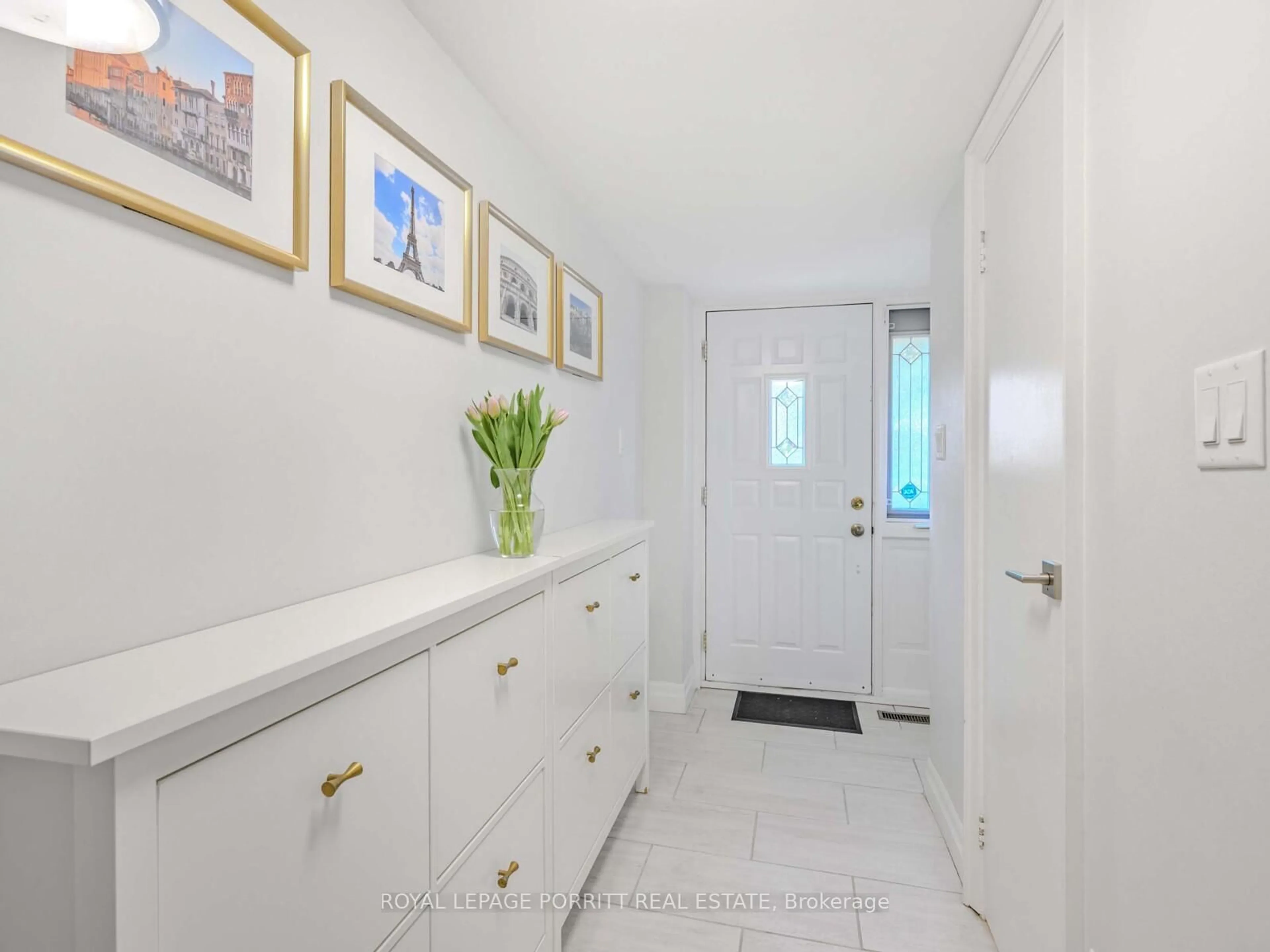 Indoor entryway for 4 Bradbrook Rd #6, Toronto Ontario M8Z 5V3