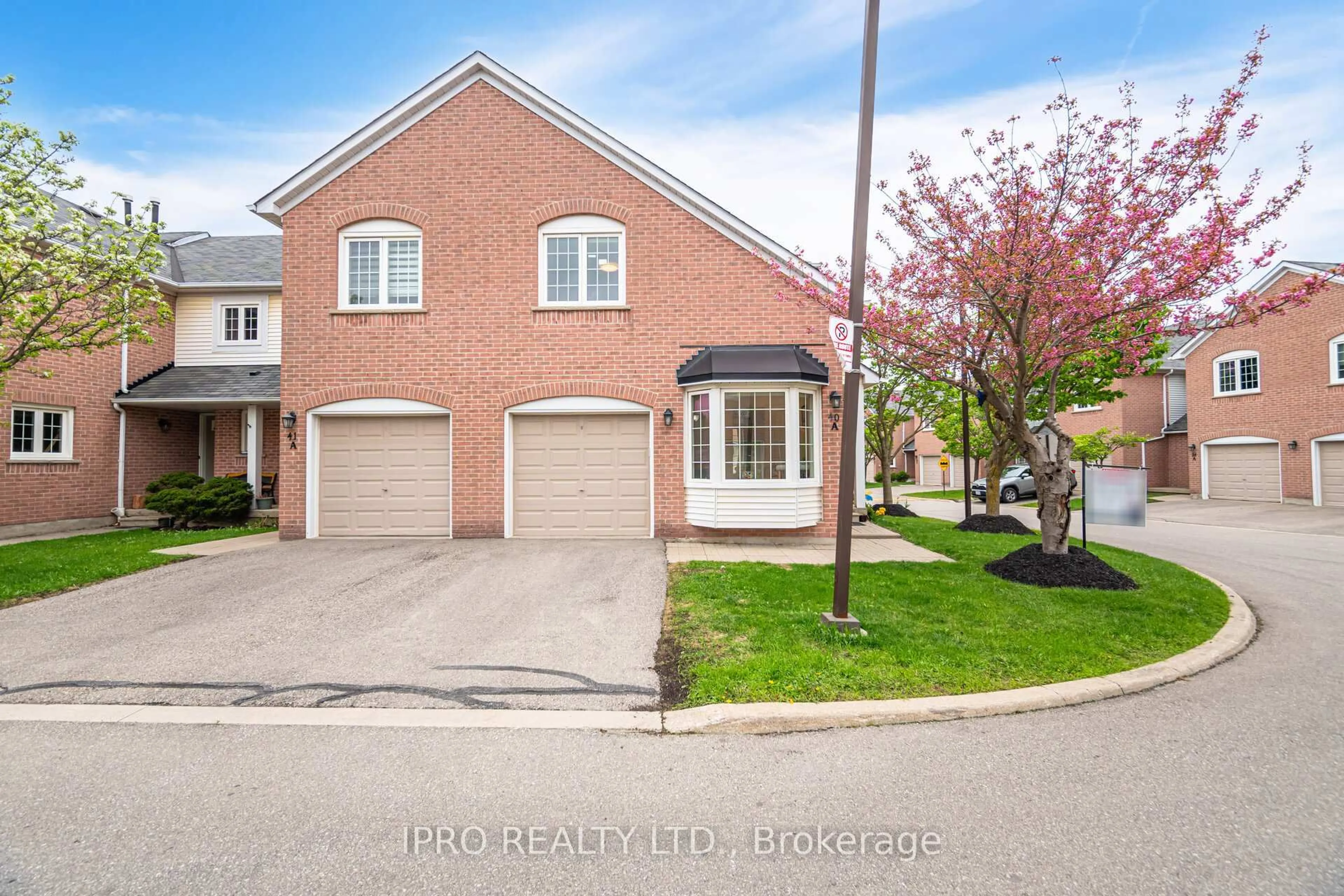 Home with brick exterior material, street for 5205 Glen Erin Dr #40A, Mississauga Ontario L5M 5N6