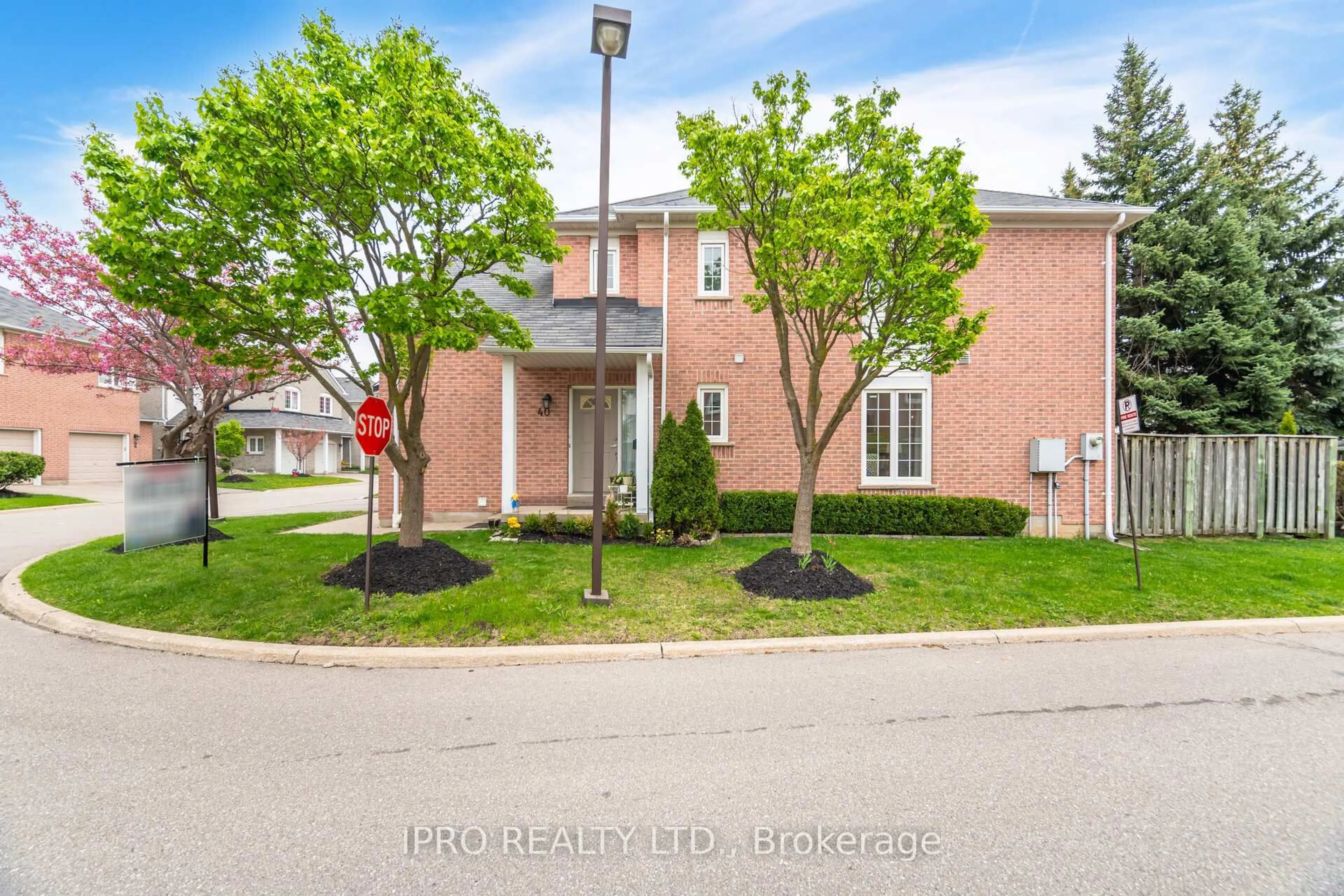 Home with brick exterior material, street for 5205 Glen Erin Dr #40A, Mississauga Ontario L5M 5N6