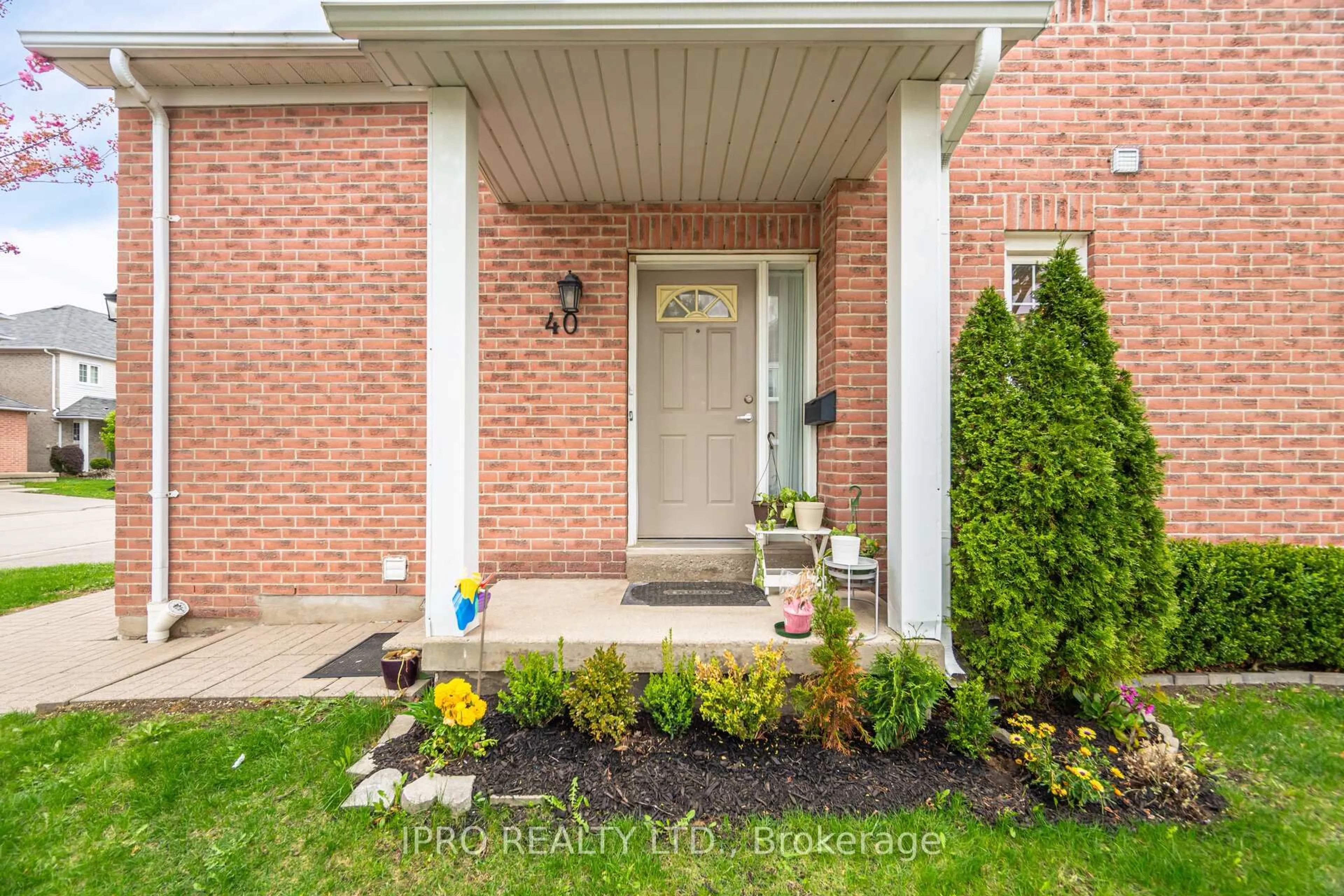 Indoor entryway for 5205 Glen Erin Dr #40A, Mississauga Ontario L5M 5N6