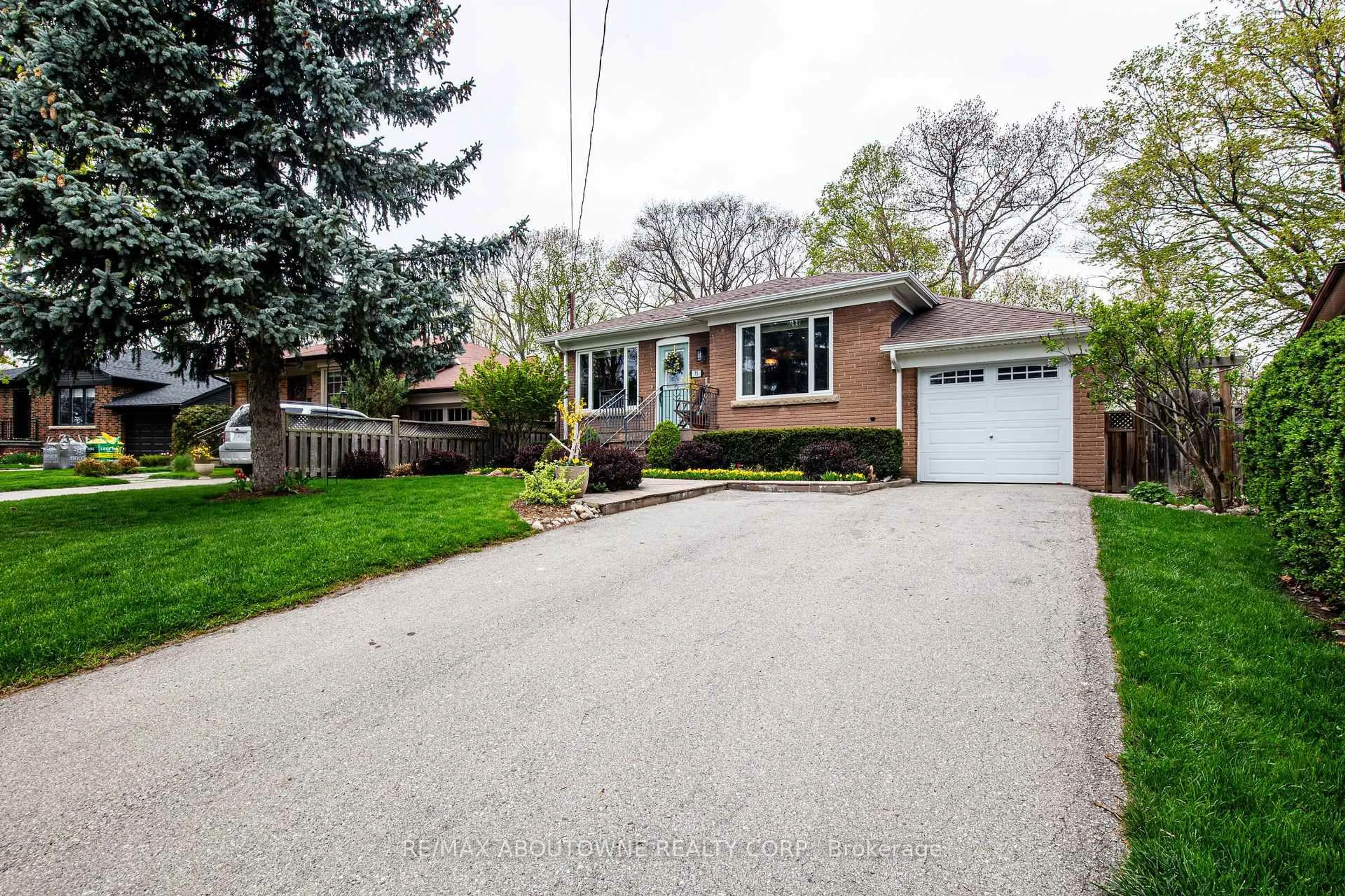 Home with brick exterior material, street for 75 Kingswood Rd, Oakville Ontario L6K 2E2