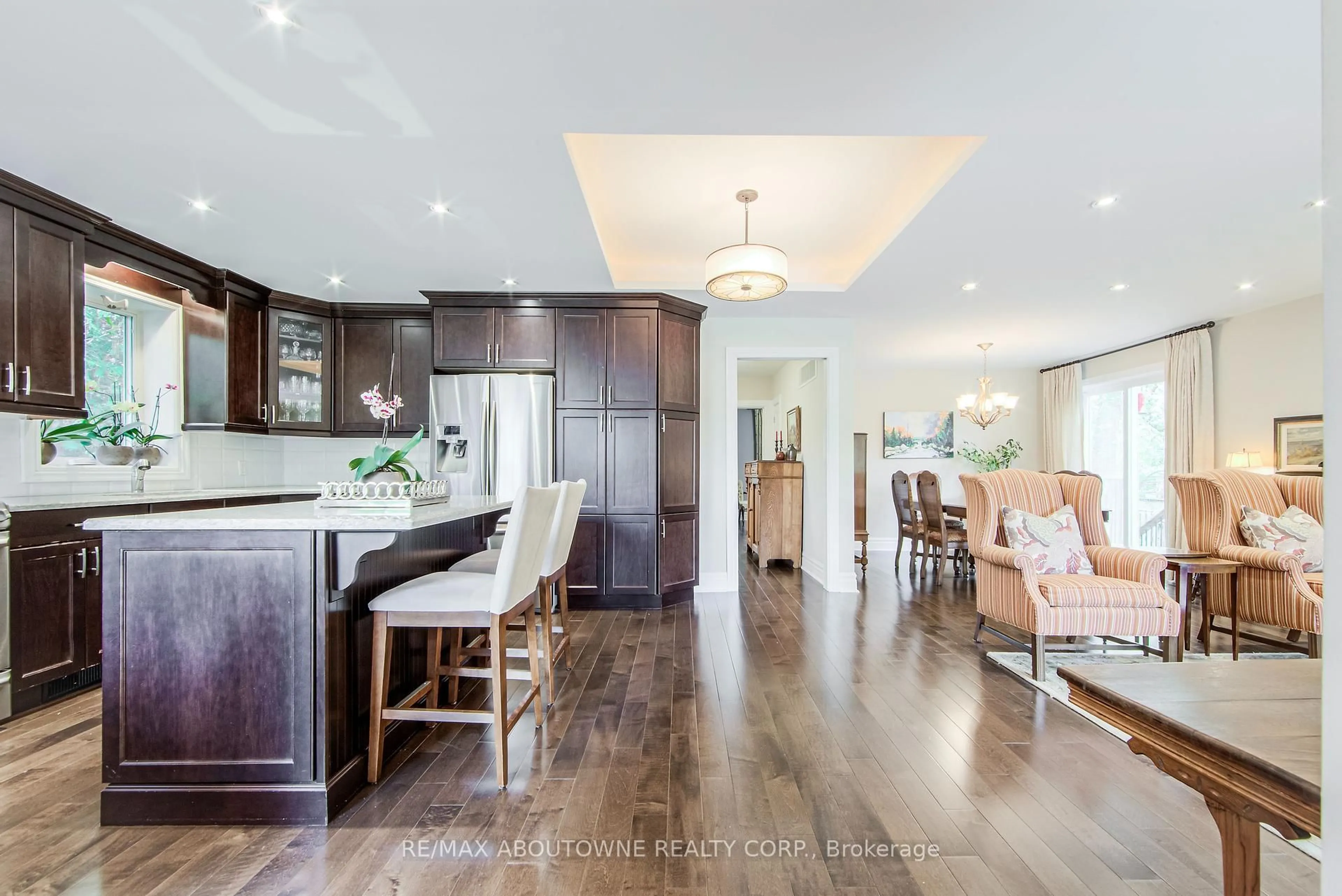 Open concept kitchen, unknown for 75 Kingswood Rd, Oakville Ontario L6K 2E2