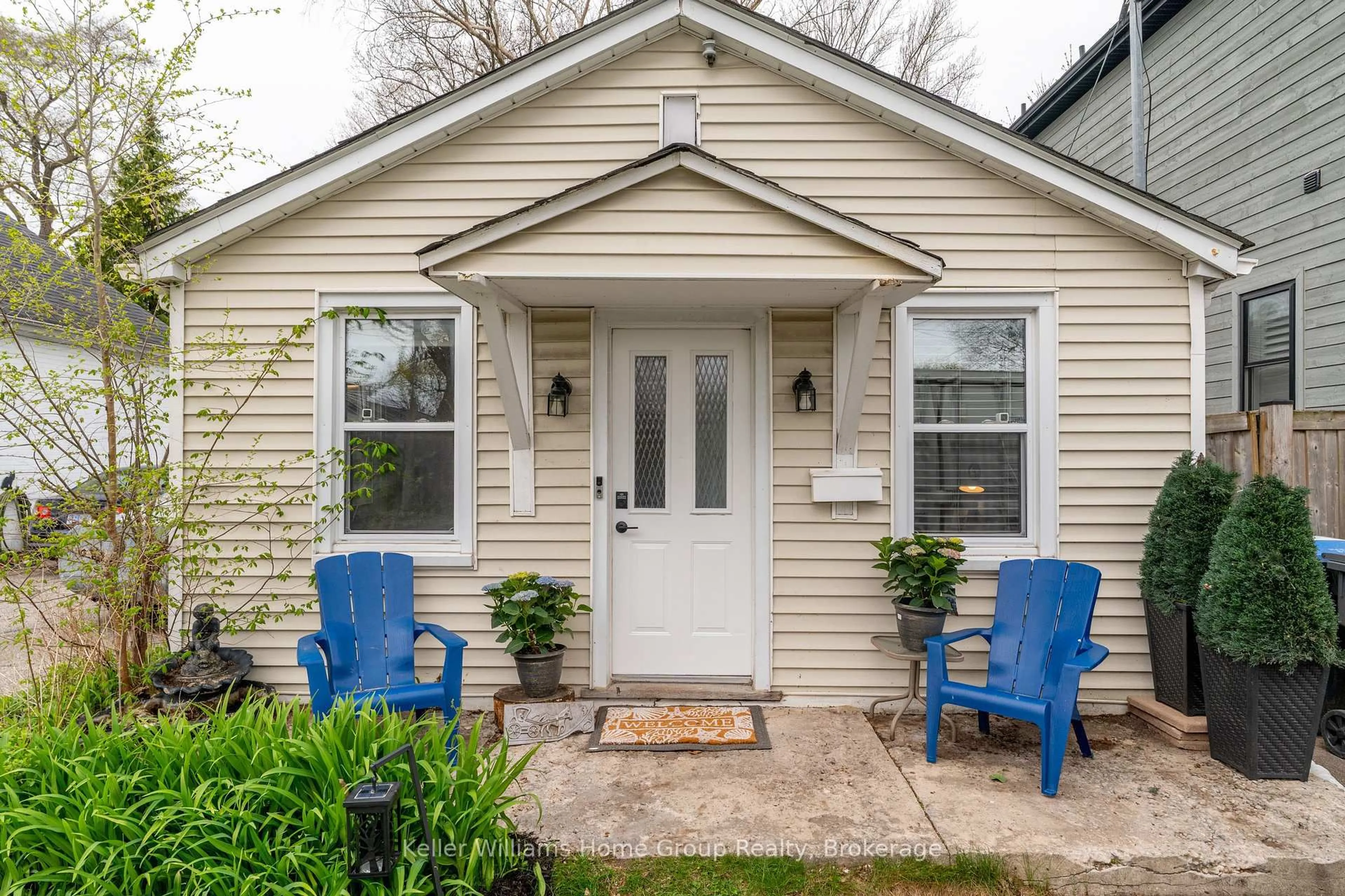 Patio, street for 179 Angelene St, Mississauga Ontario L5G 1X1