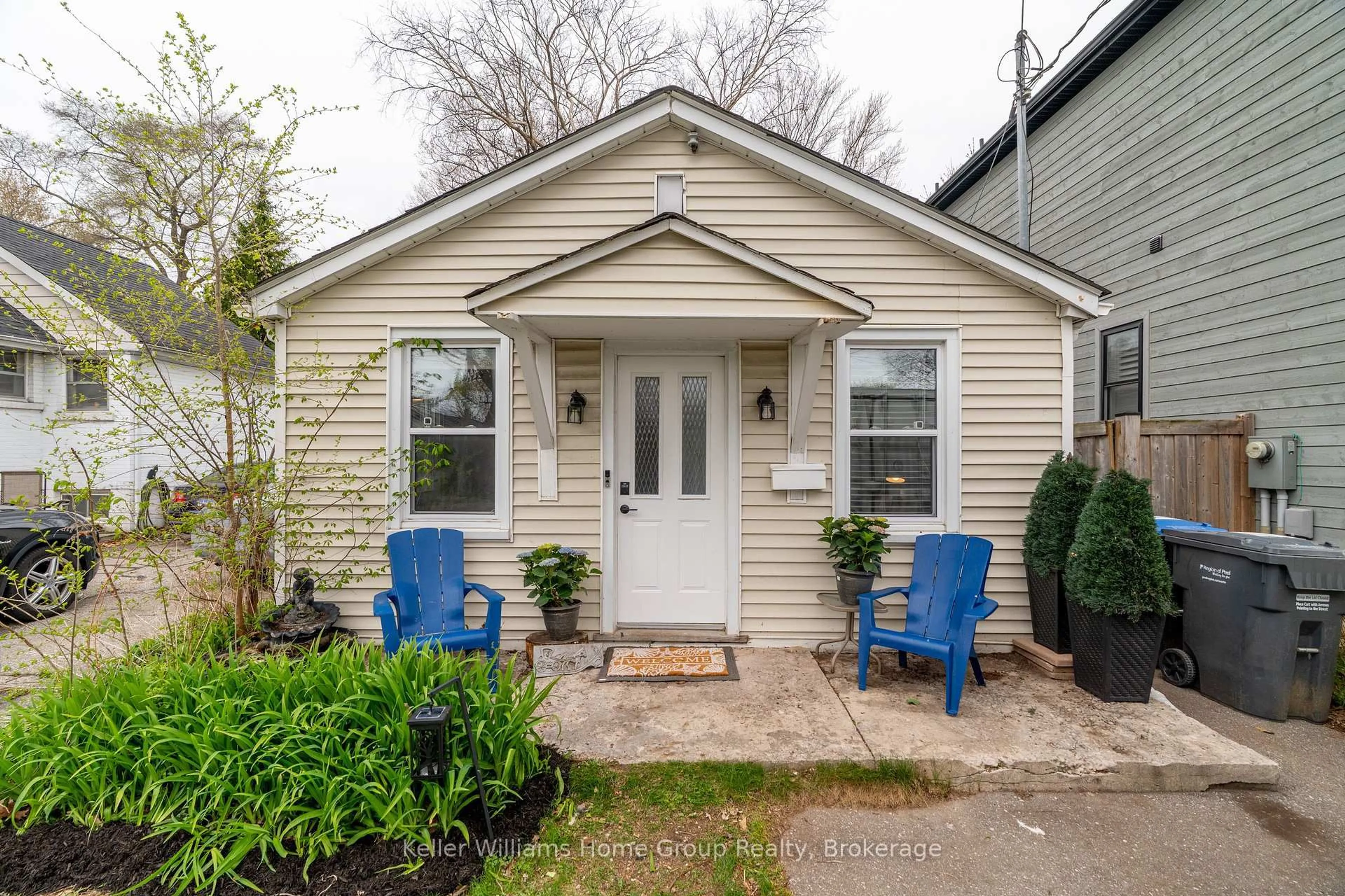 Patio, street for 179 Angelene St, Mississauga Ontario L5G 1X1
