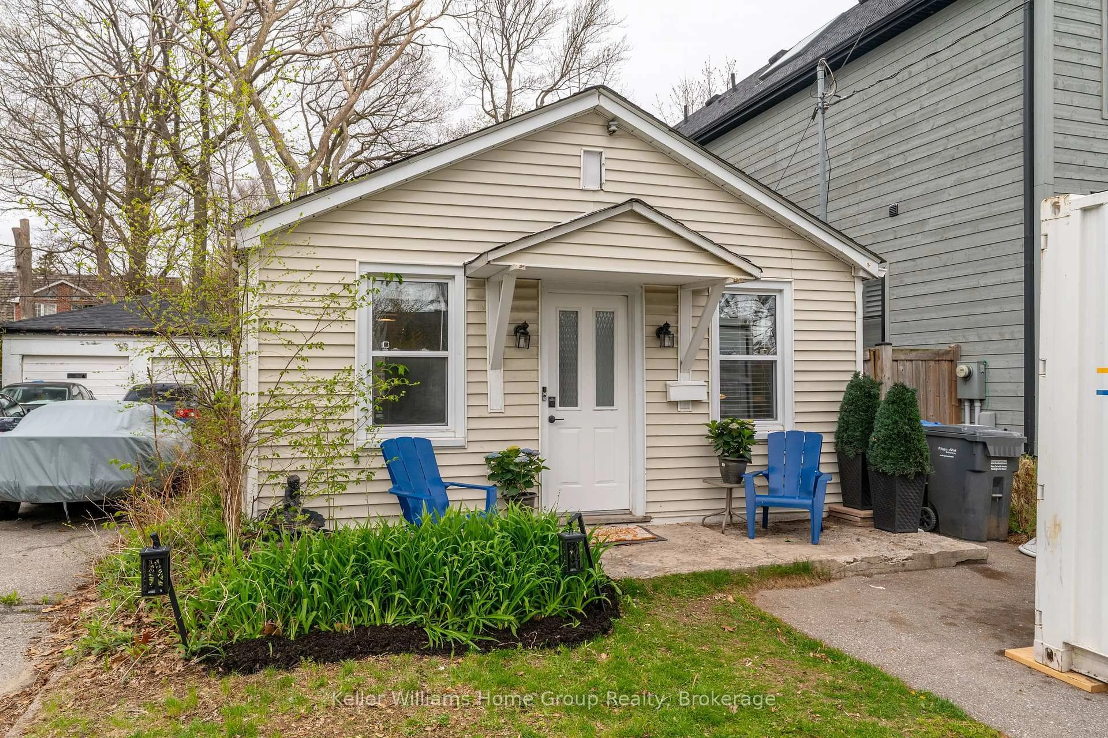 Patio, street for 179 Angelene St, Mississauga Ontario L5G 1X1