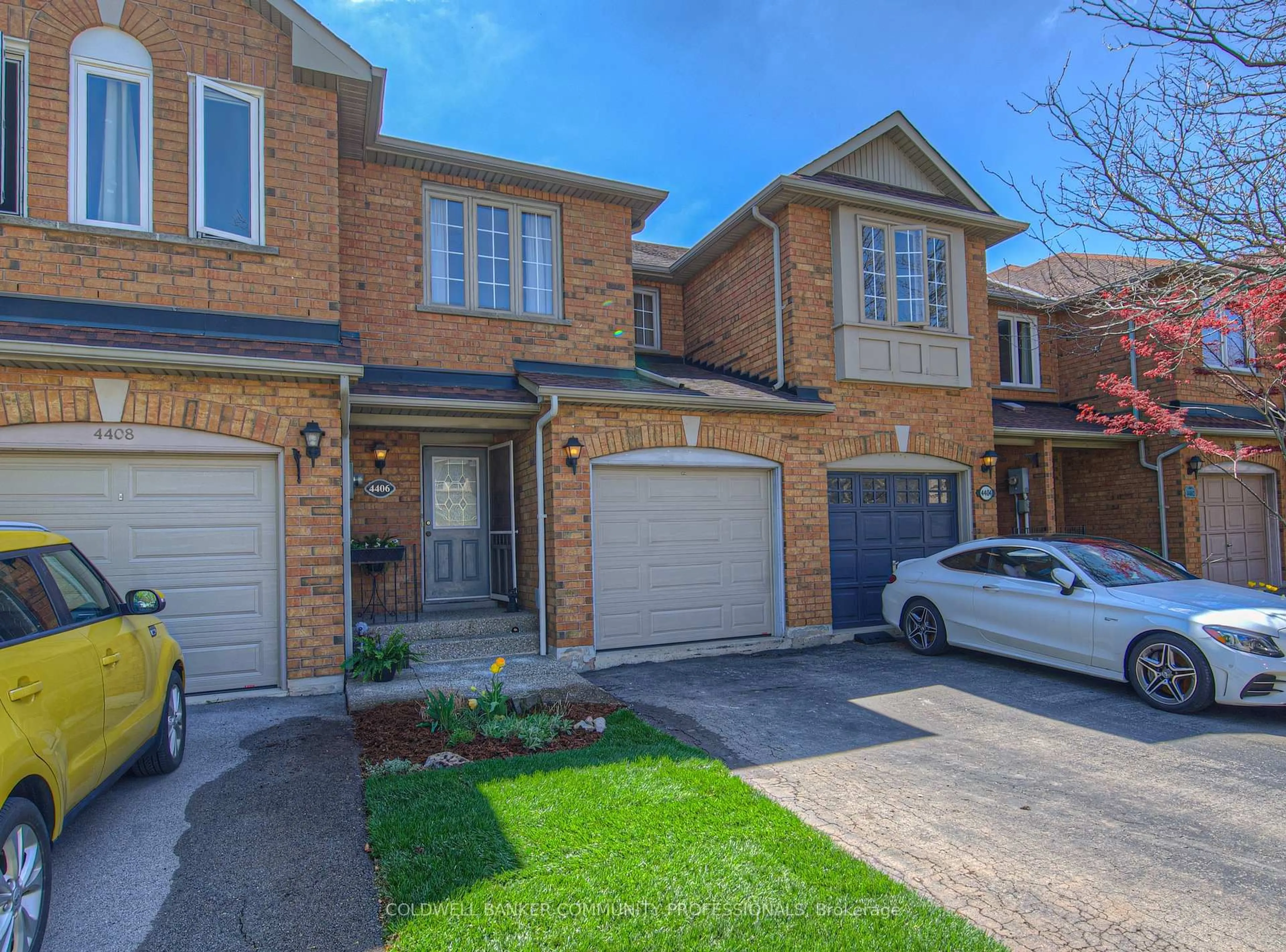 Home with brick exterior material, street for 4406 Vallence Dr, Burlington Ontario L7L 6J7