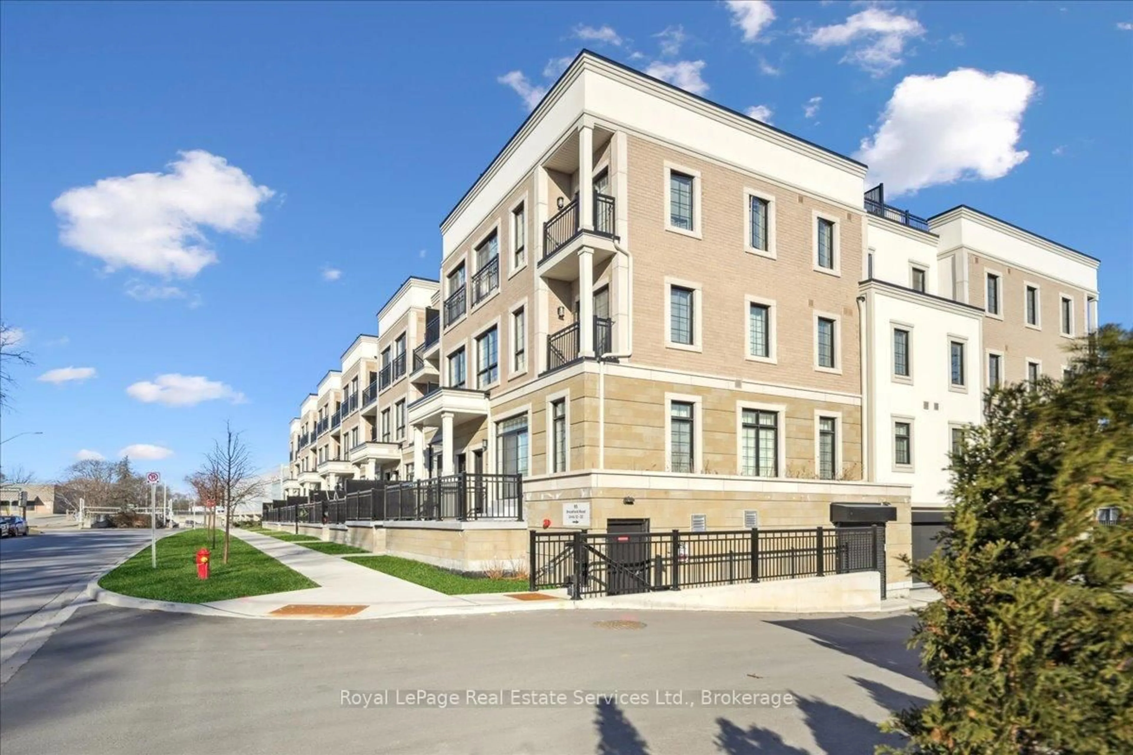 Patio, building for 95 Brookfield Rd #20, Oakville Ontario L6K 2Y8