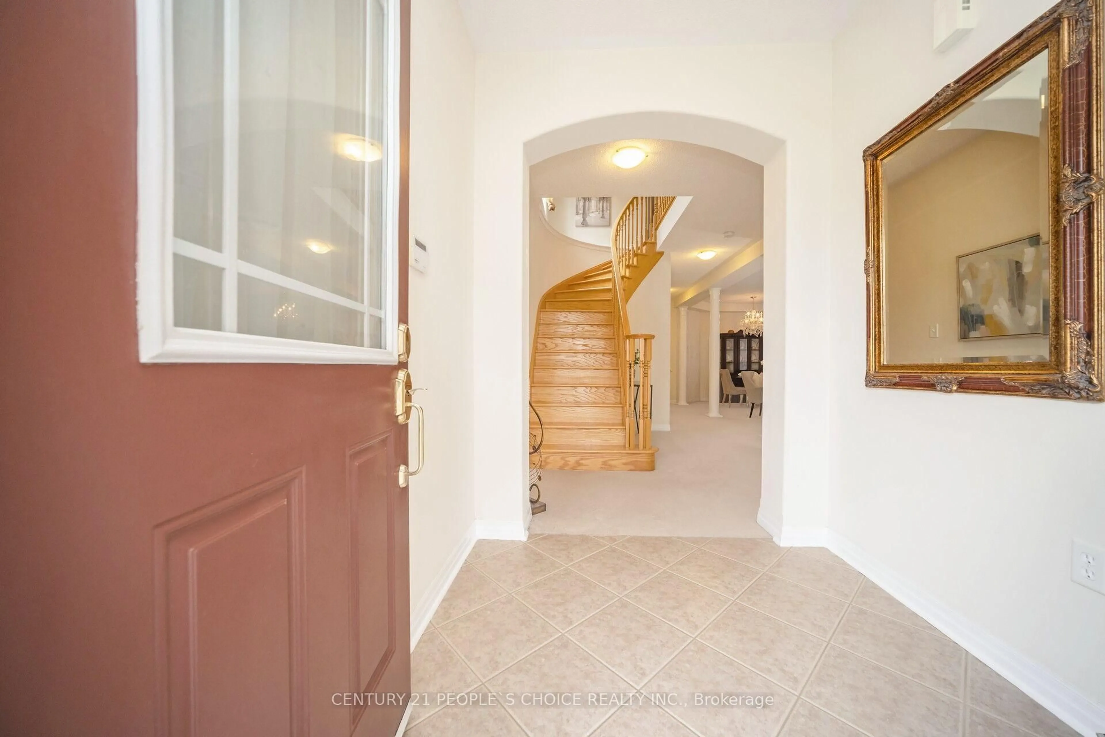 Indoor foyer for 7278 Saint Barbara Blvd, Mississauga Ontario L5W 0C1
