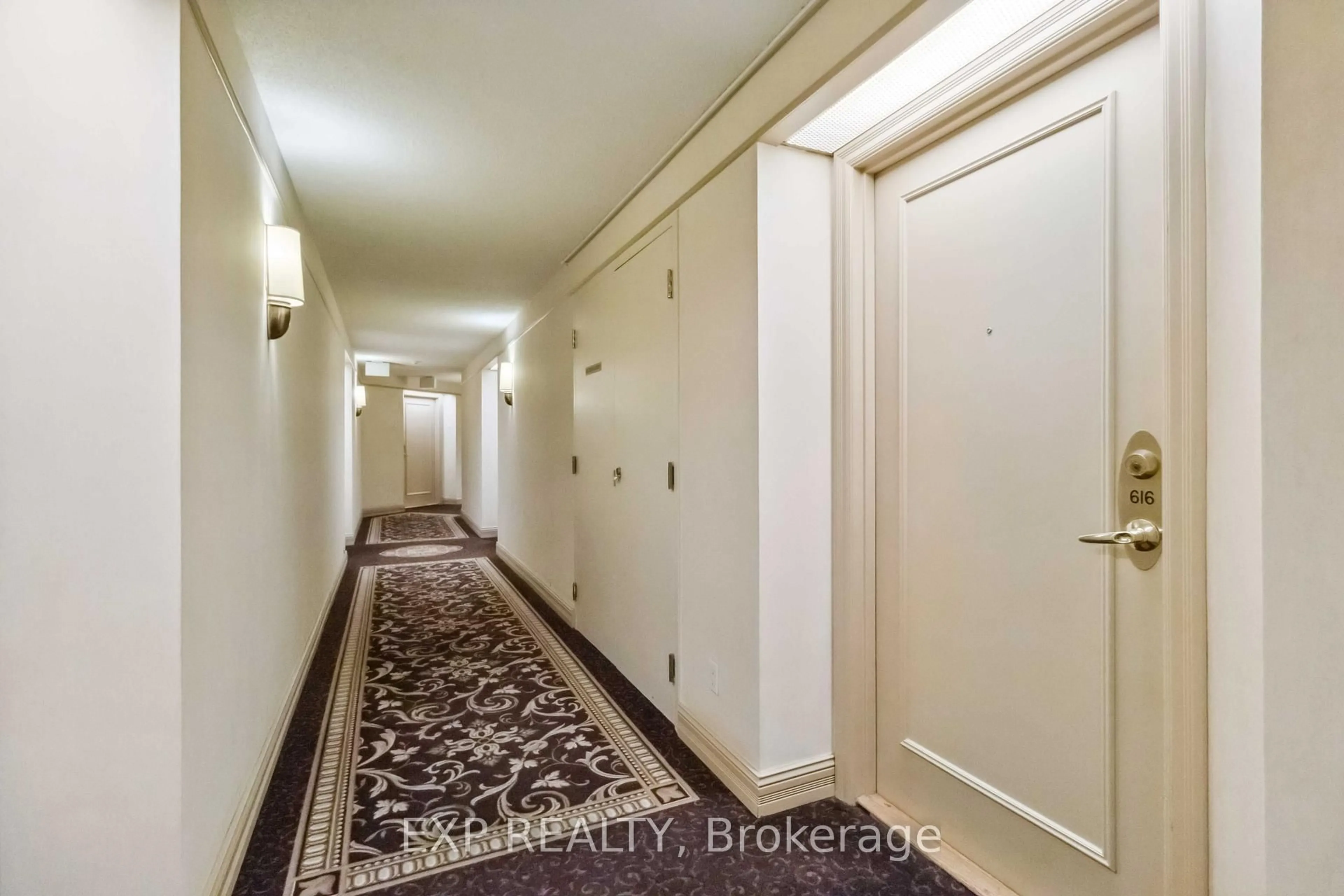 Indoor foyer for 25 Kingsbridge Garden Circ #616, Mississauga Ontario L5R 4B1