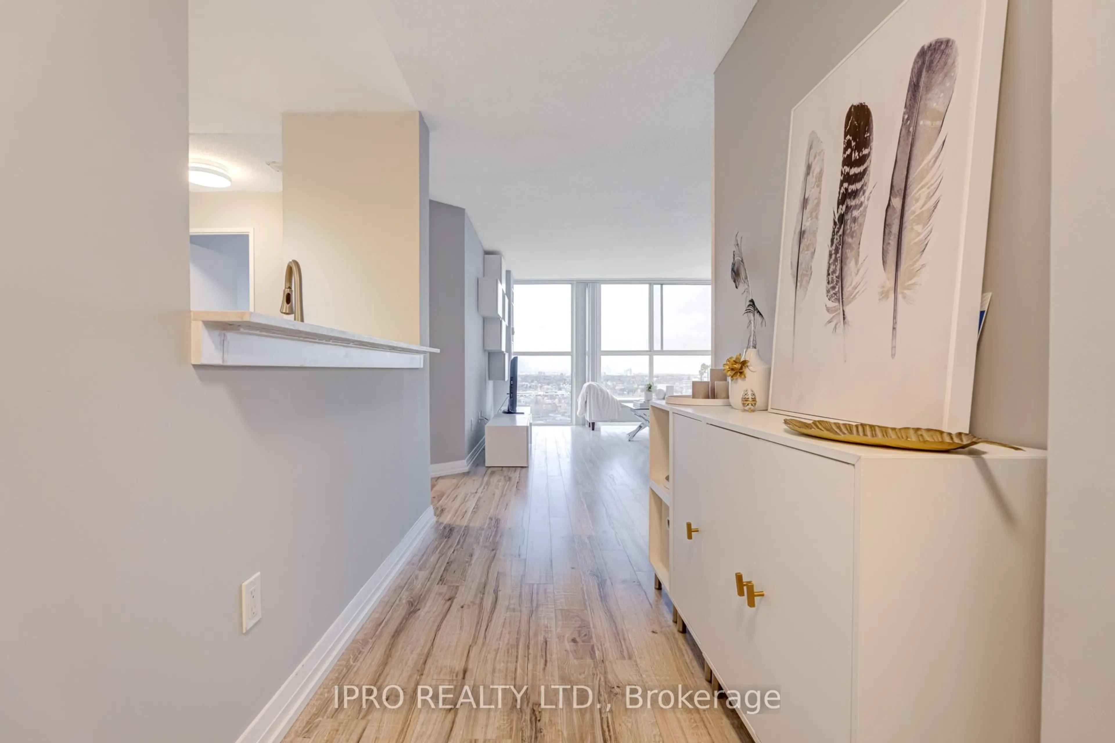 Indoor entryway for 4185 Shipp Dr #1616, Mississauga Ontario L4Z 2Y9