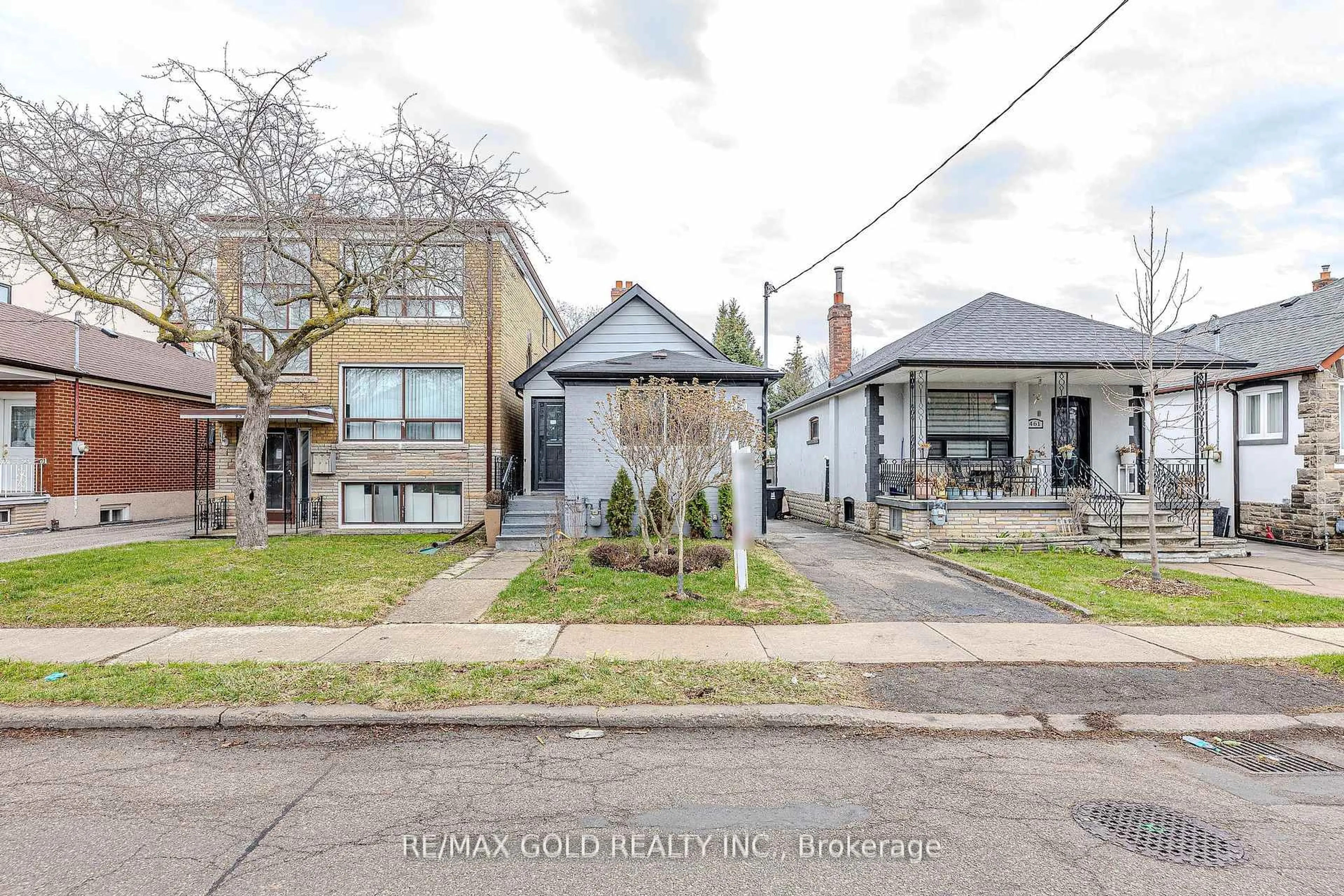 A pic from outside/outdoor area/front of a property/back of a property/a pic from drone, street for 459 Whitmore Ave, Toronto Ontario M6E 2N6