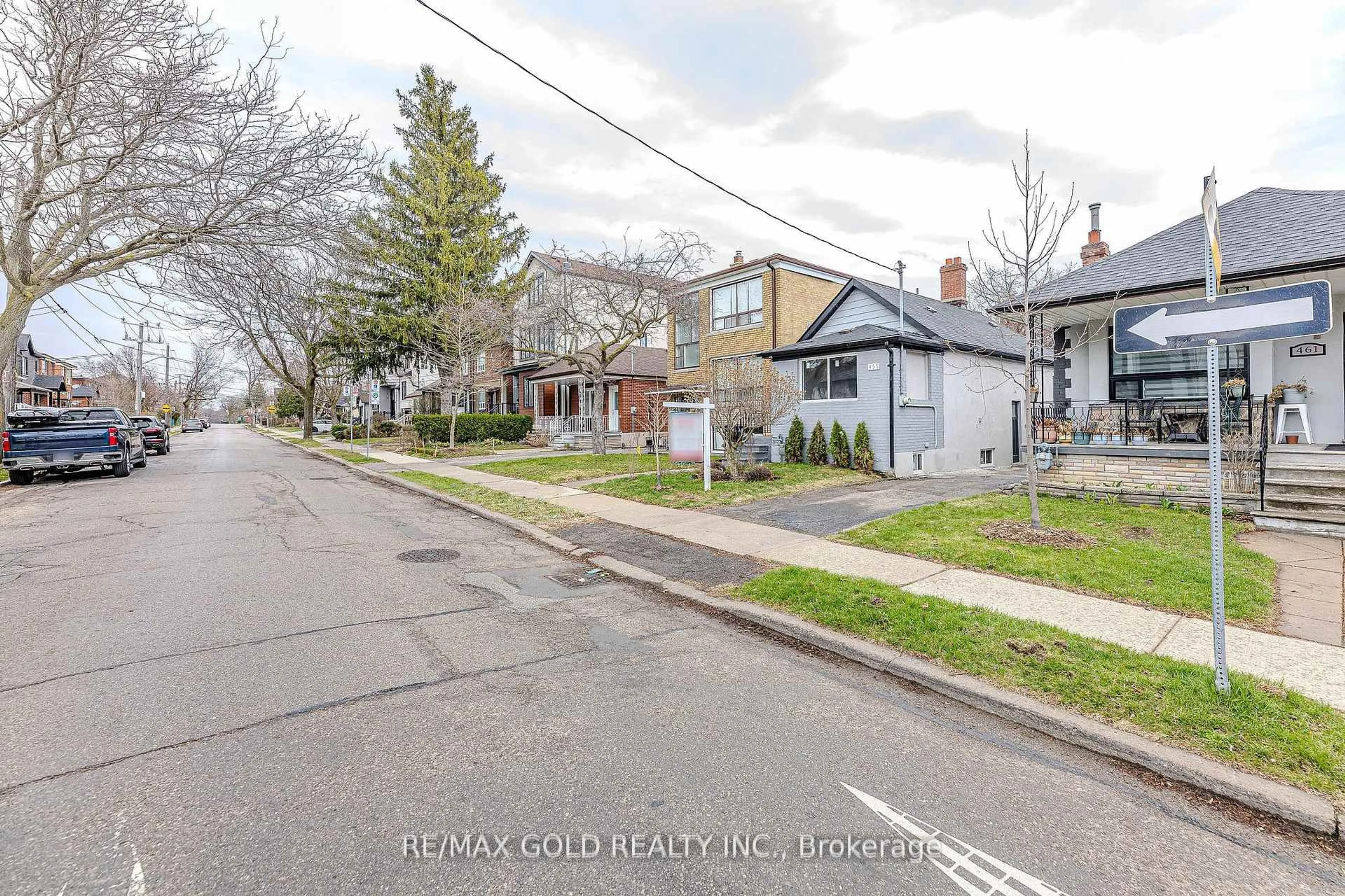 A pic from outside/outdoor area/front of a property/back of a property/a pic from drone, street for 459 Whitmore Ave, Toronto Ontario M6E 2N6