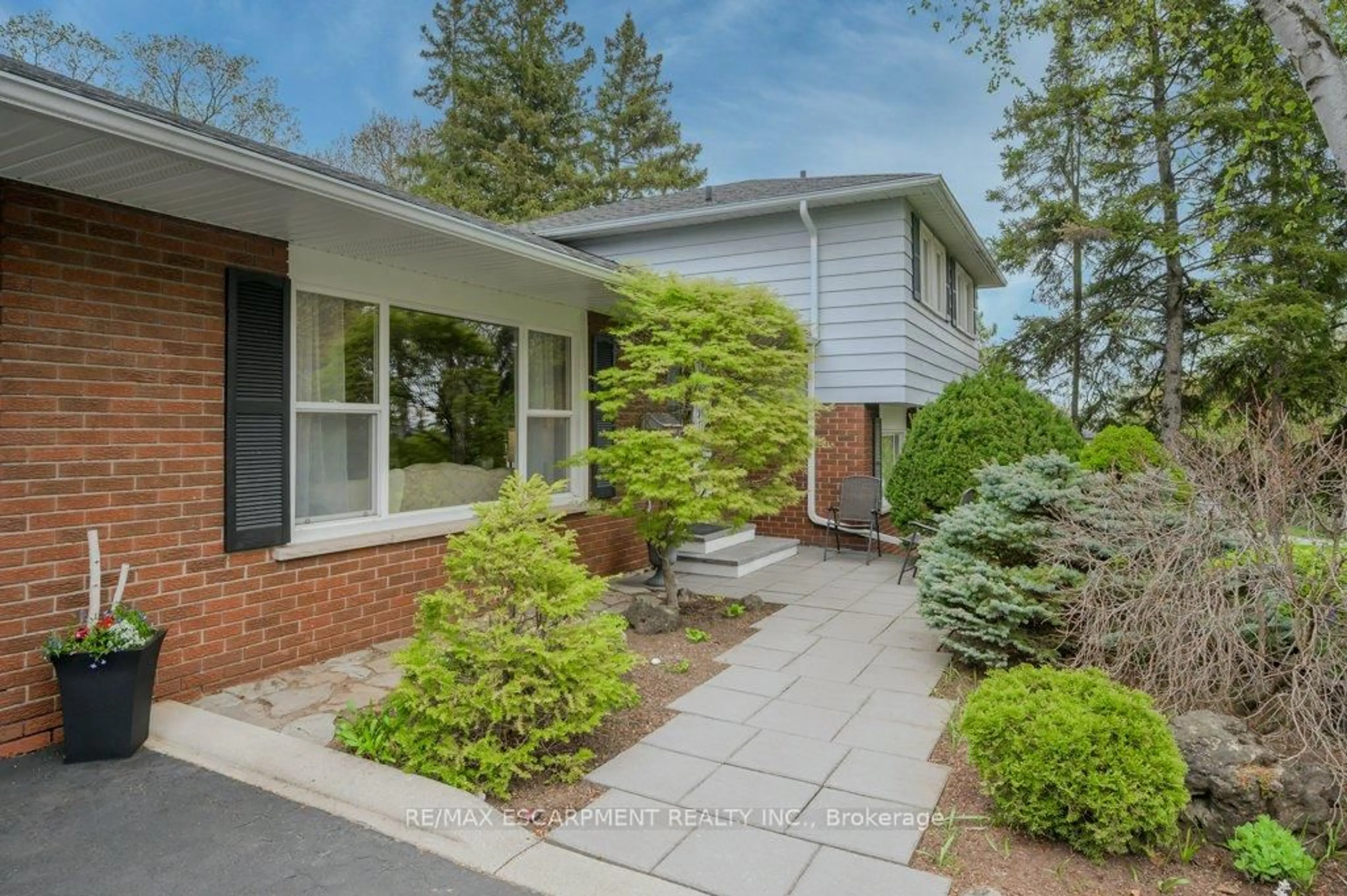 Home with brick exterior material, street for 1282 Lakeview Dr, Oakville Ontario L6H 2M8