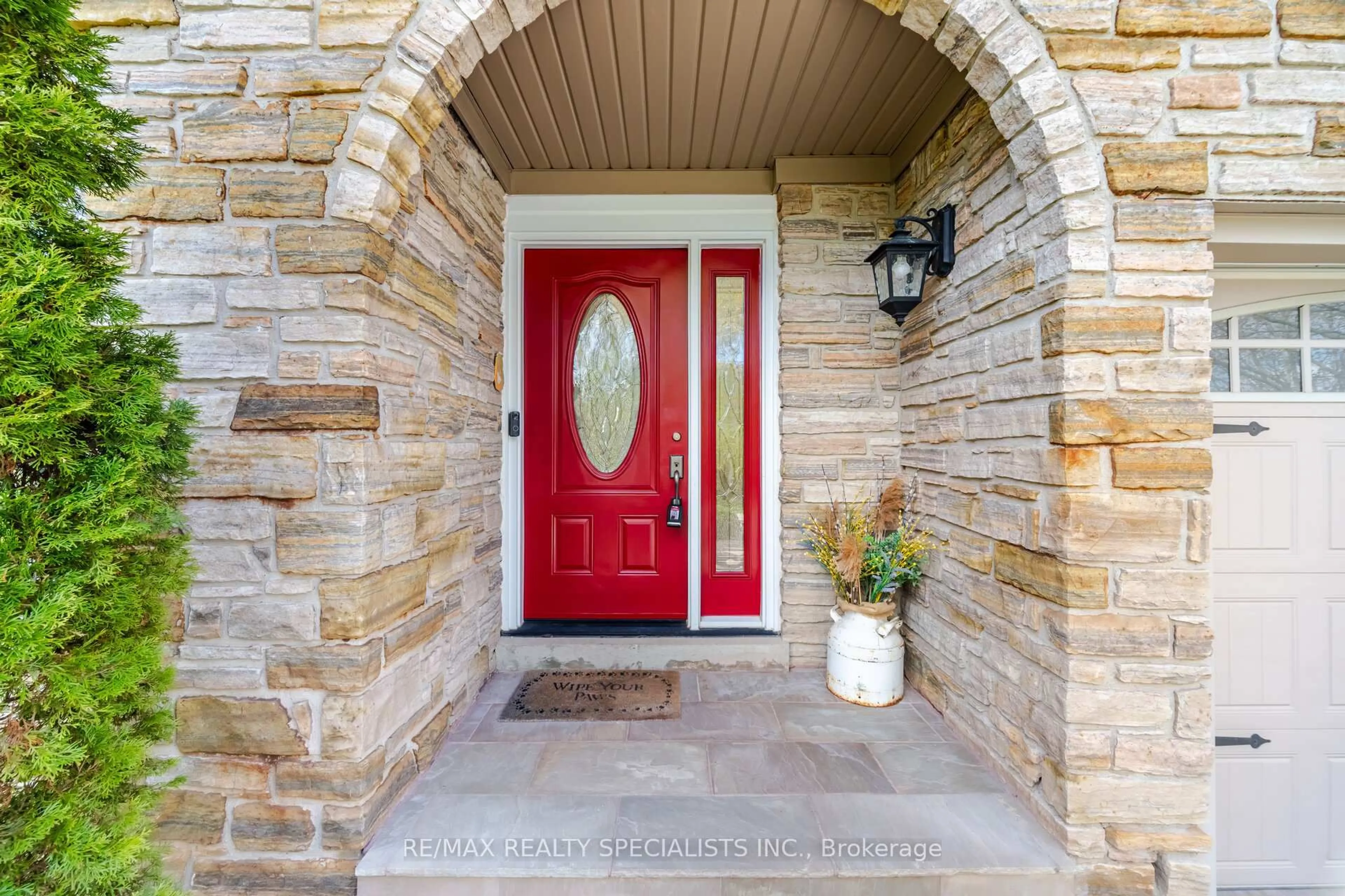 Indoor entryway for 69 Palmer Circ, Caledon Ontario L7E 0A5
