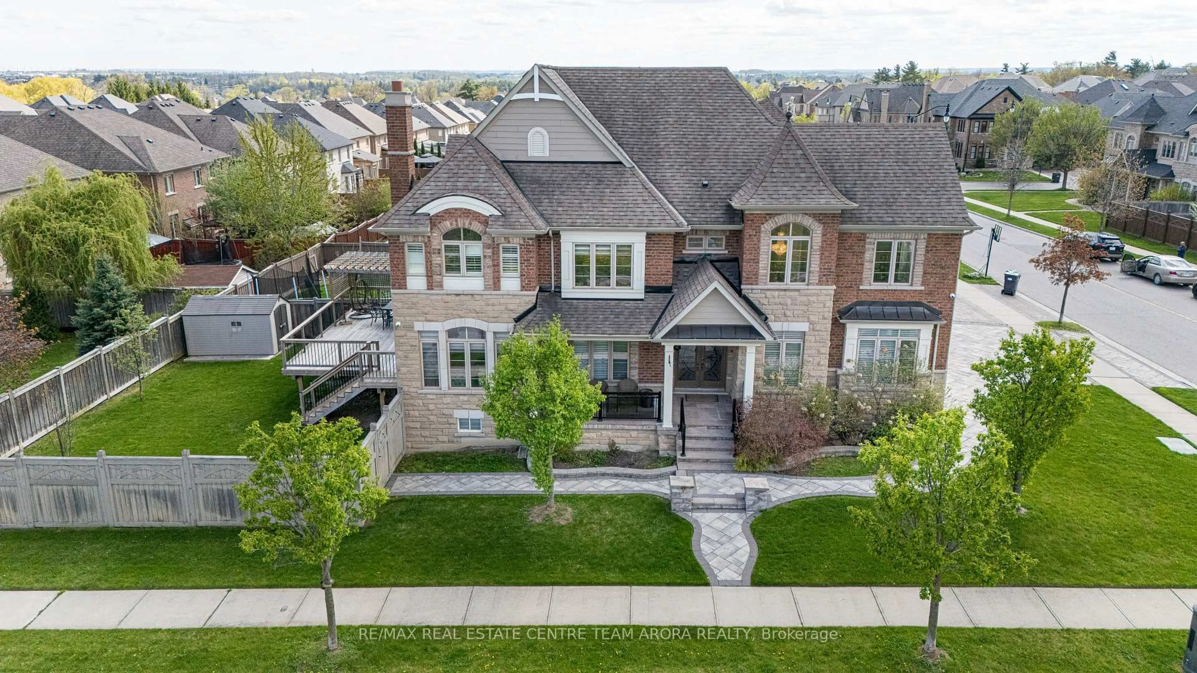 A pic from outside/outdoor area/front of a property/back of a property/a pic from drone, street for 34 Haywood Dr, Brampton Ontario L6X 0W3