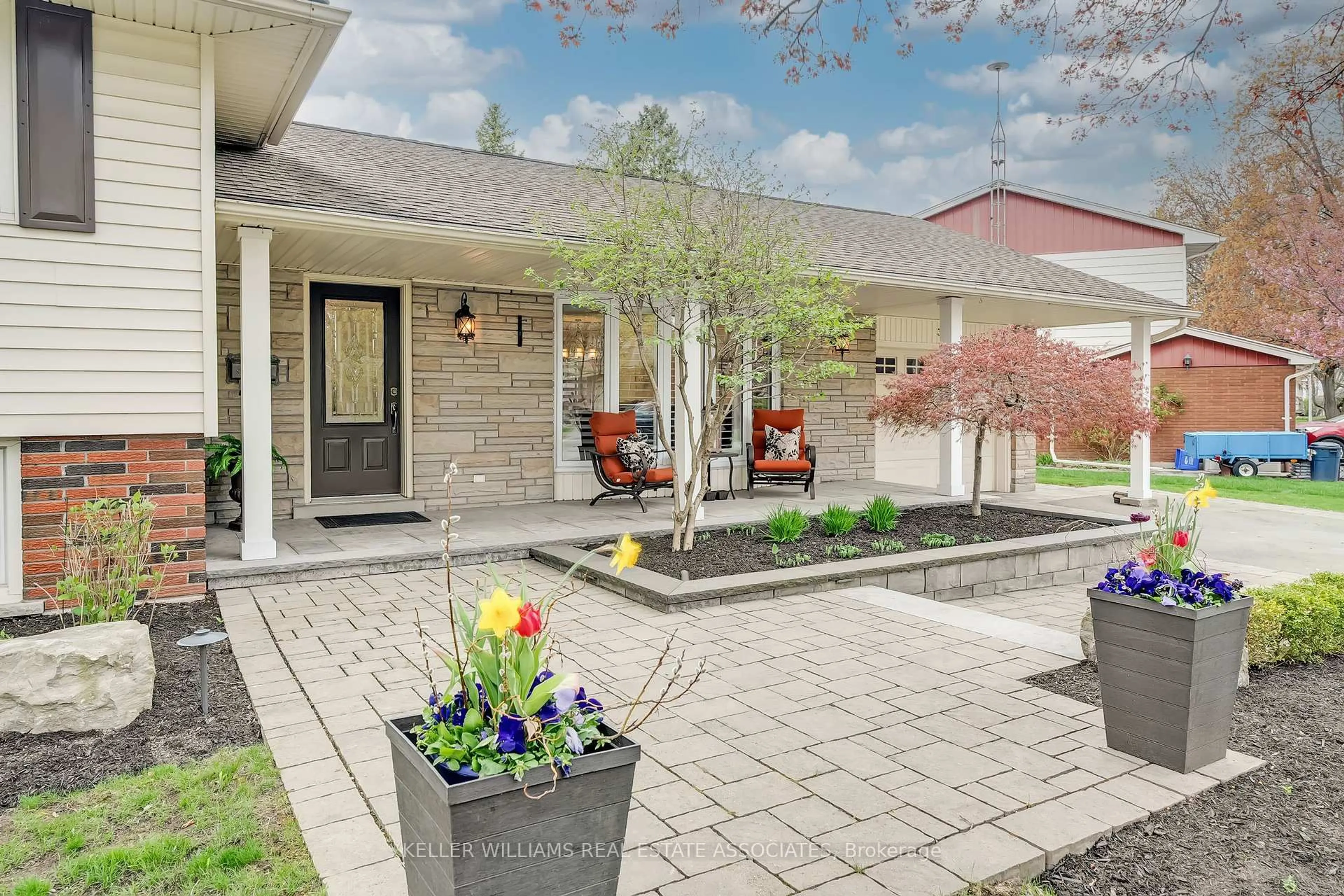 Patio, street for 3387 Regal Rd, Burlington Ontario L7N 1L9