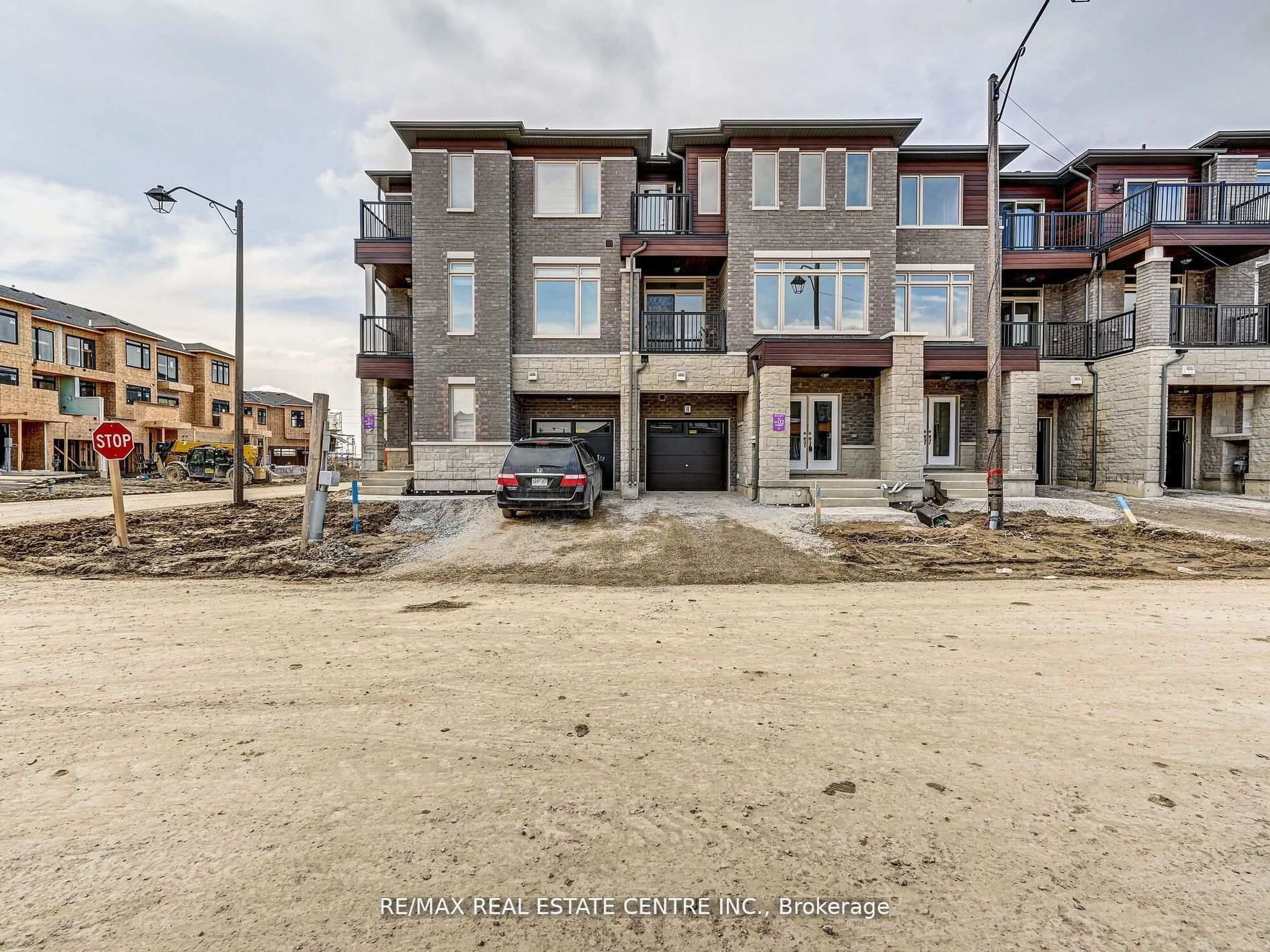 Unknown for 4 Haydrop Rd, Brampton Ontario L6P 4N9