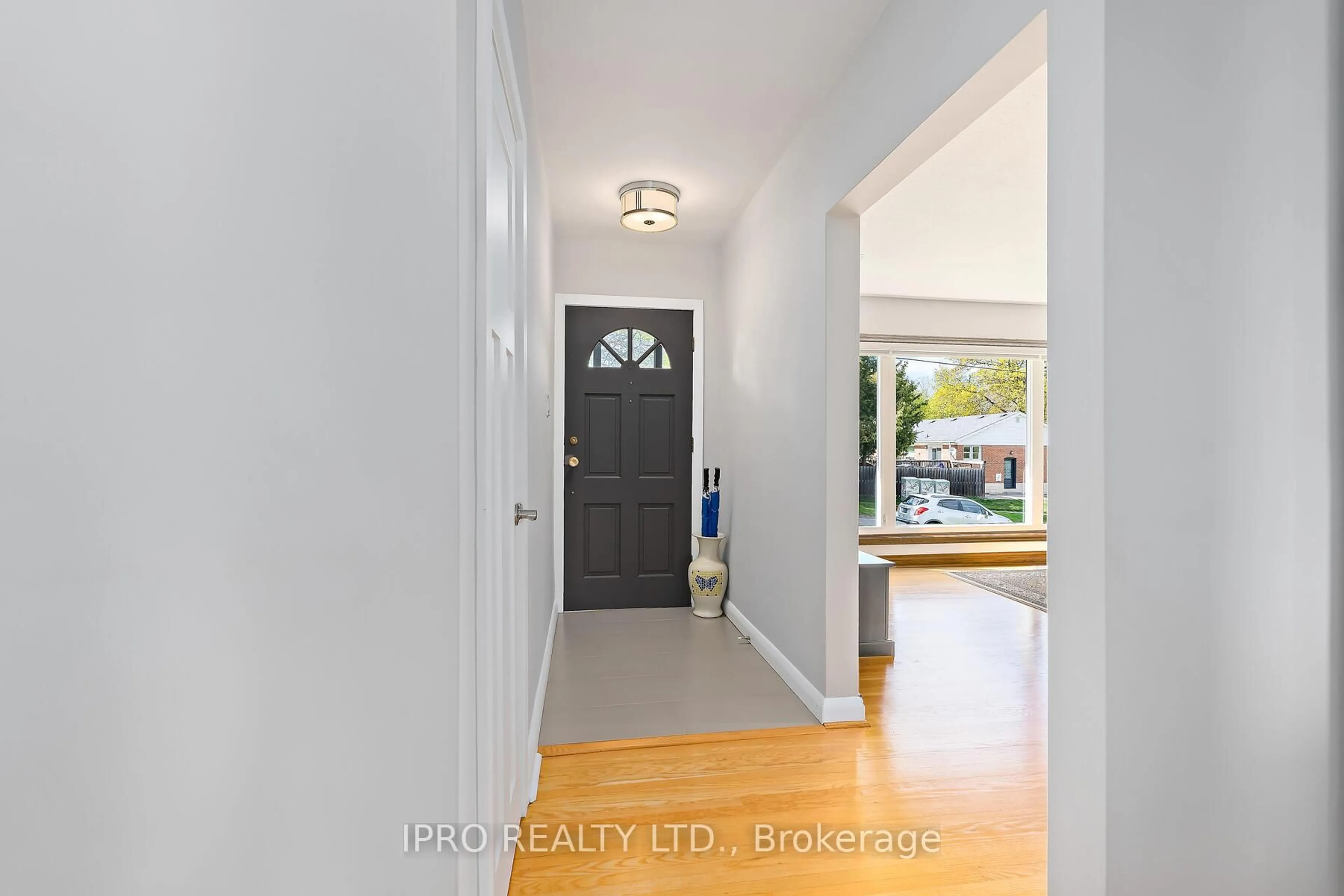 Indoor entryway for 5 Mary St, Halton Hills Ontario L7G 2M4