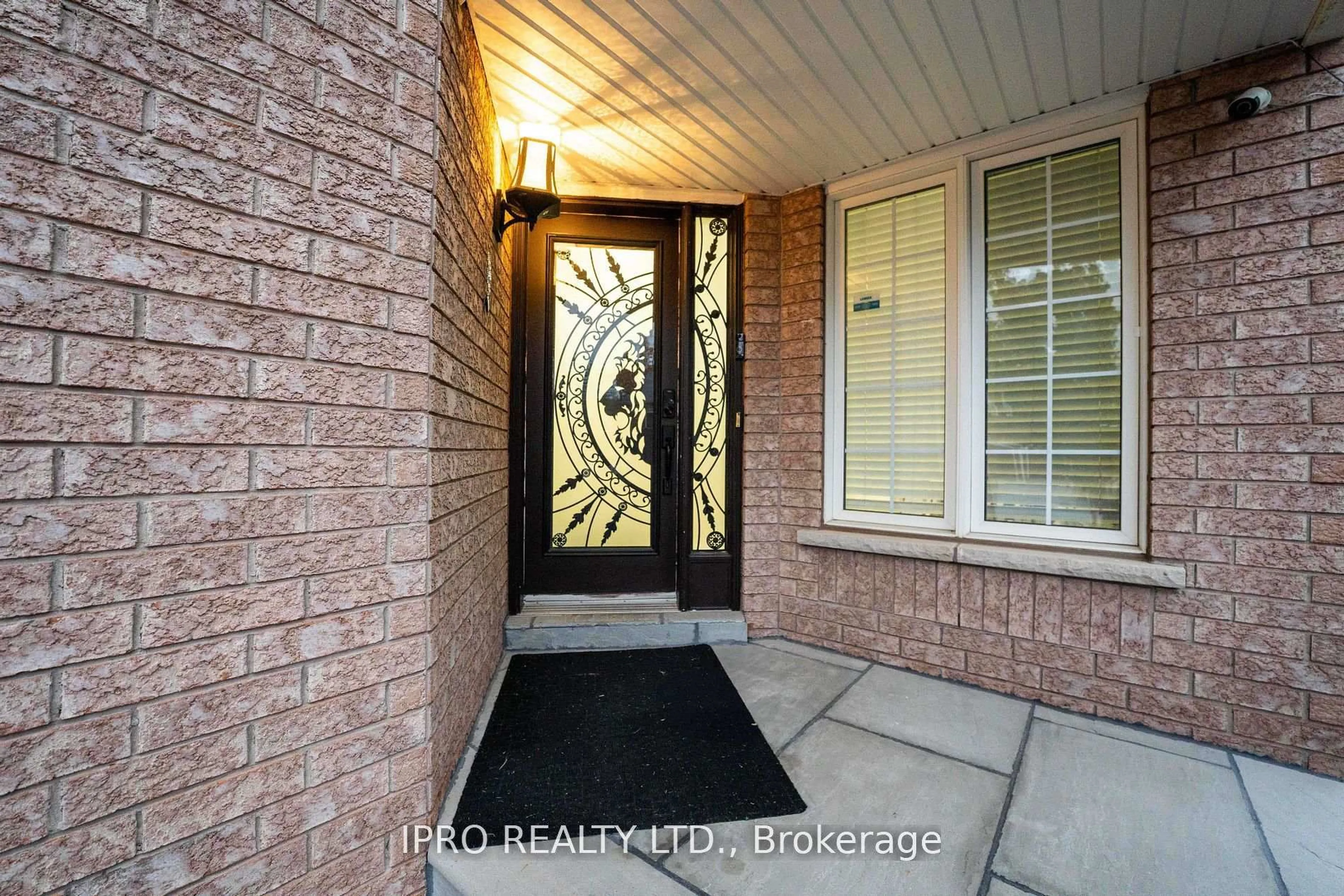 Indoor entryway for 3191 Oakview Rd, Mississauga Ontario L5N 7N9
