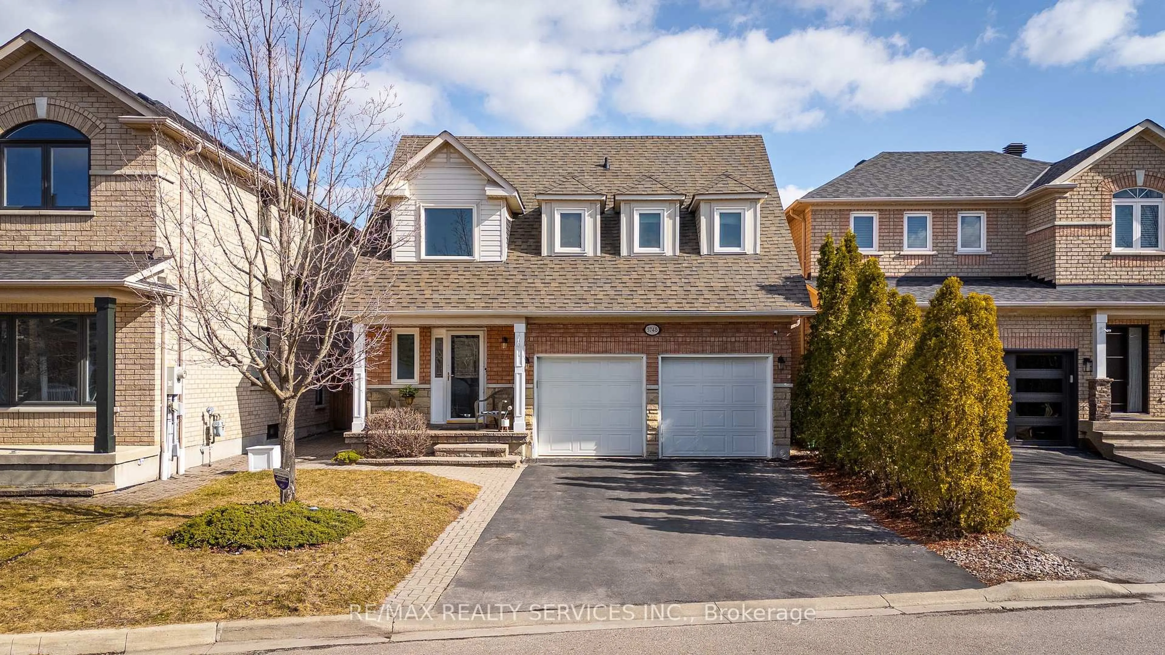 Home with brick exterior material, street for 3748 Pearlstone Dr, Mississauga Ontario L5M 7H1