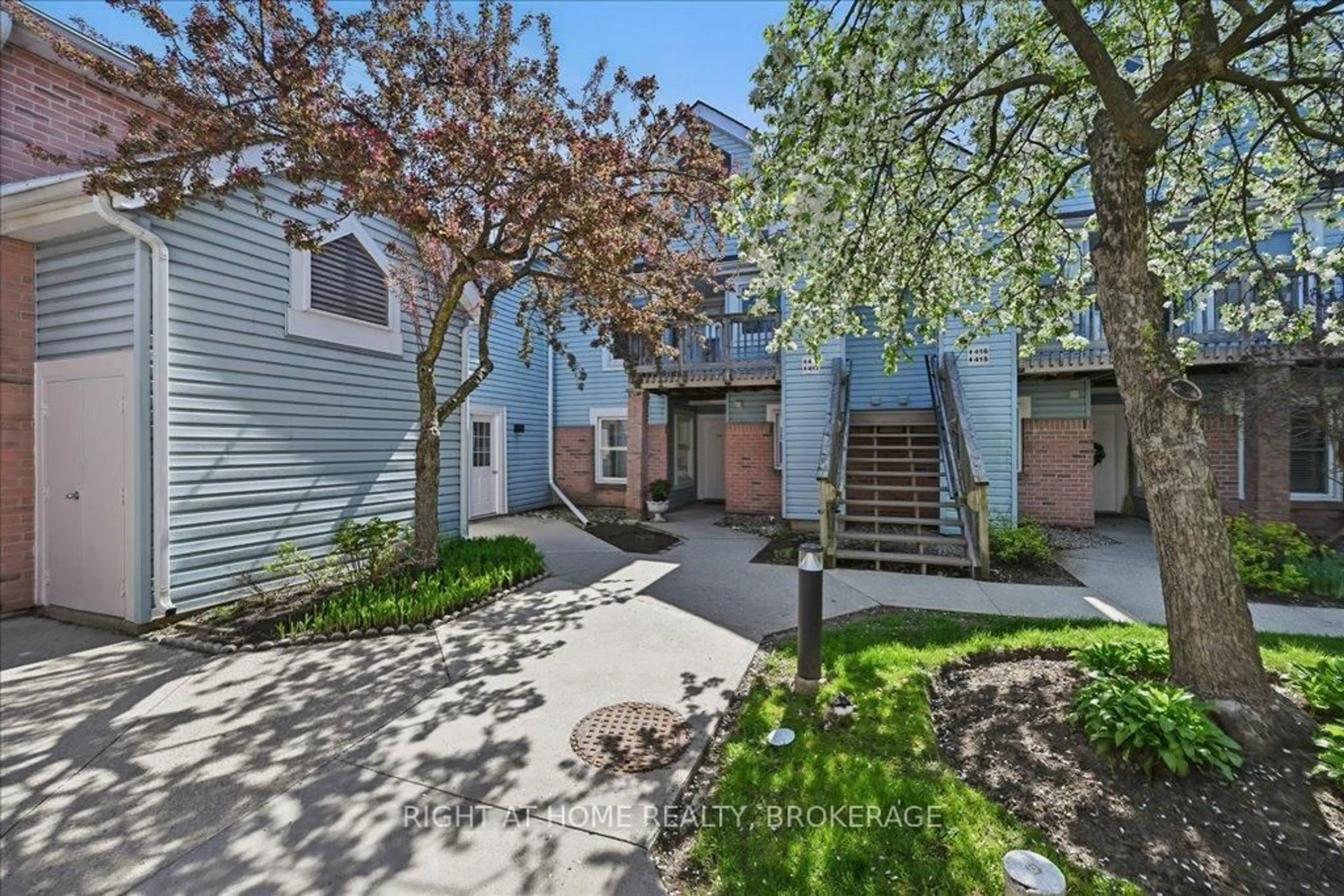 Unknown for 1210 Thorpe Rd #417, Burlington Ontario L7S 2H1